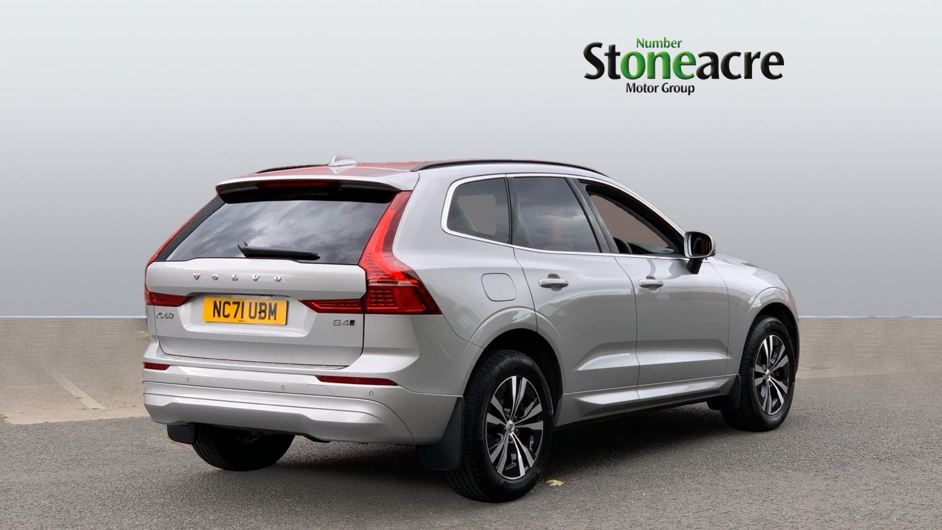 Volvo XC60 Momentum, B4 AWD mild hybrid NC71UBM Image 2