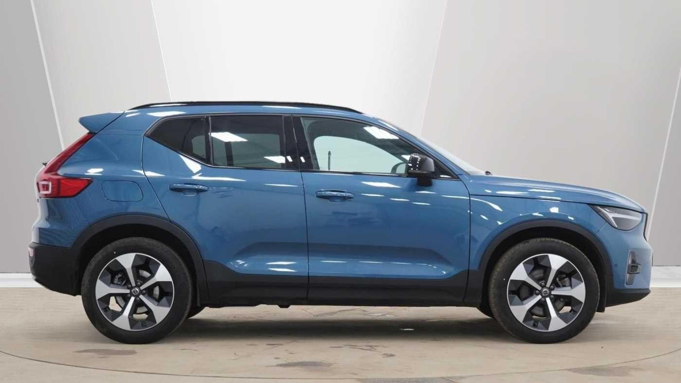 Volvo XC40 2.0 B3P Plus Dark 5dr Auto RX24WTG Image 2