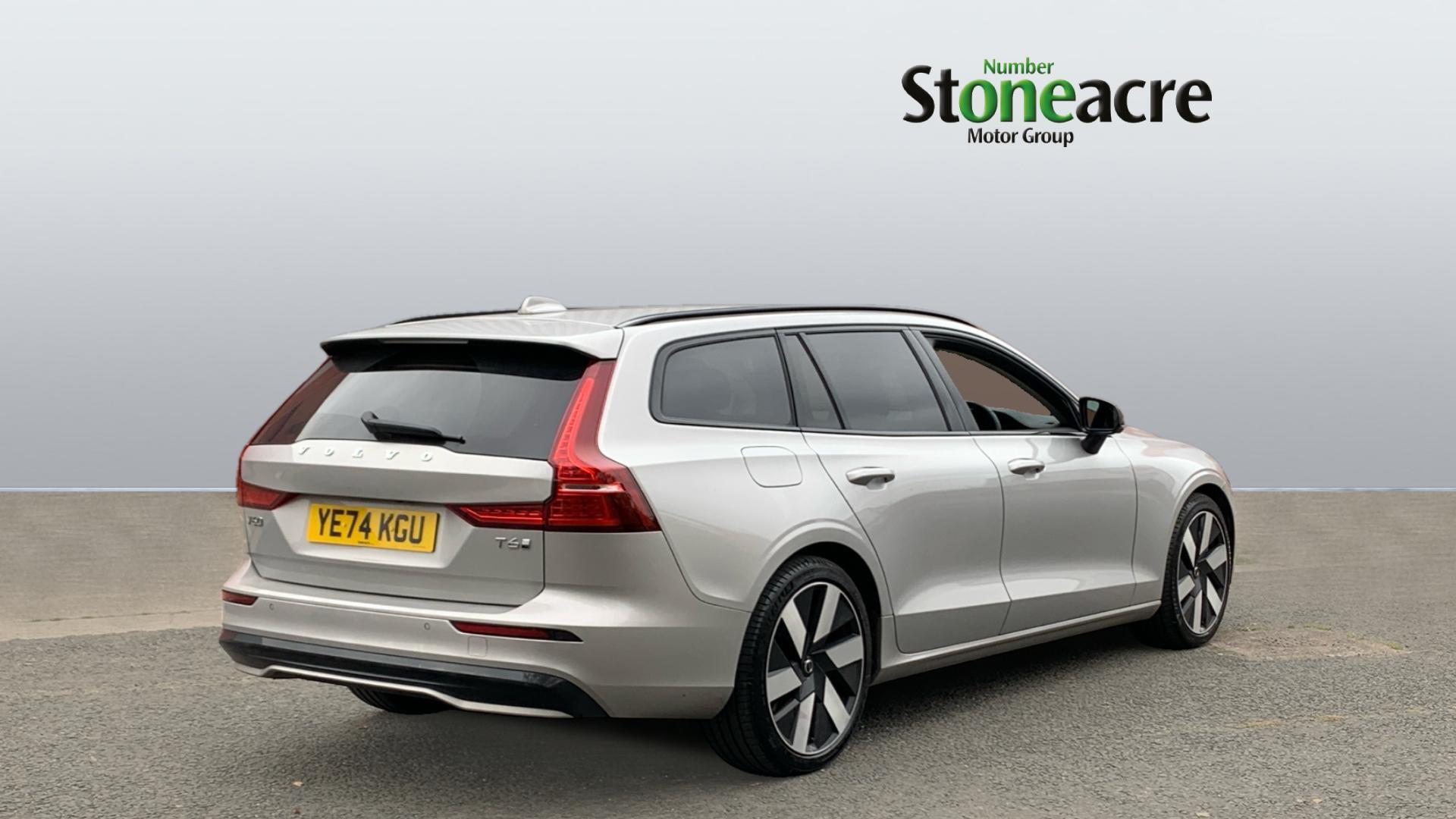 Volvo V60 Plug-In Hybrid 2.0 T6 18.8kWh Plus Auto AWD Euro 6 (s/s) 5dr YE74KGU Image 2
