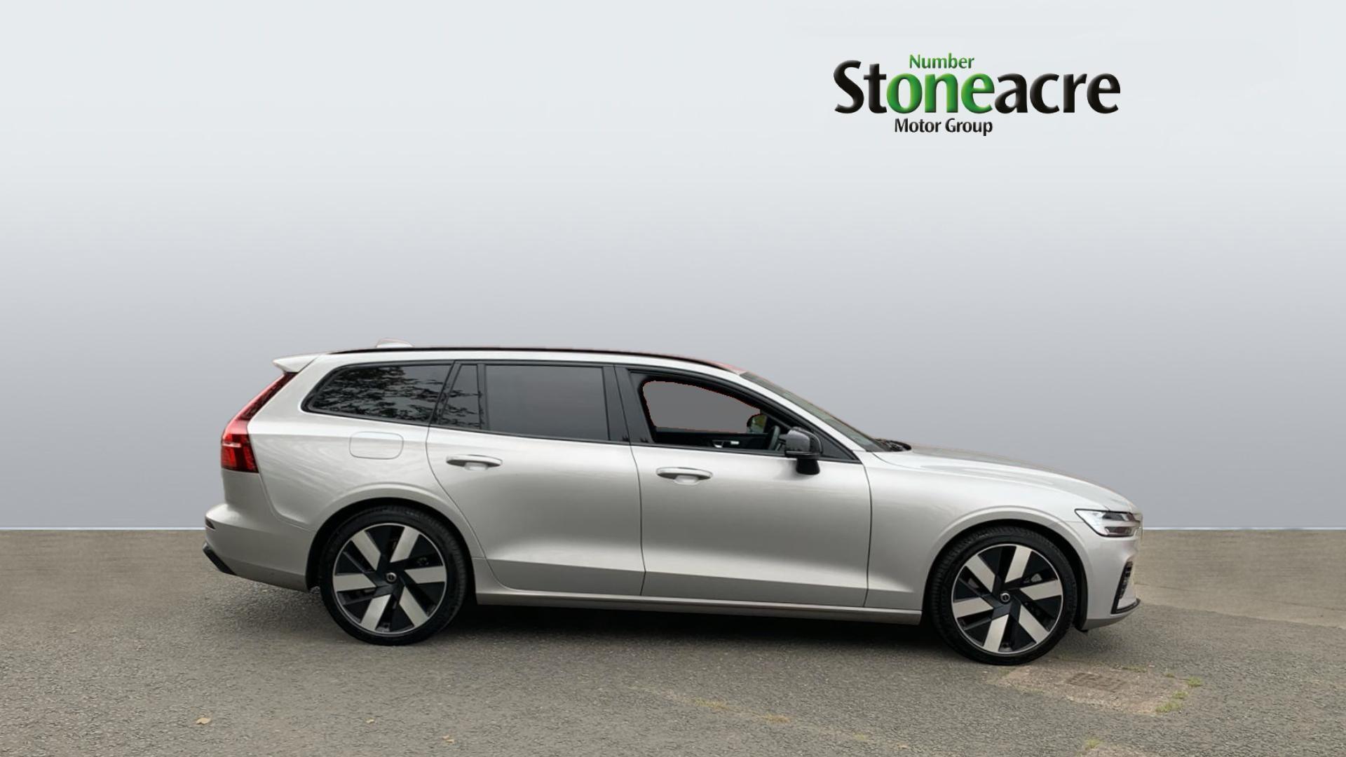 Volvo V60 Plug-In Hybrid 2.0 T6 18.8kWh Plus Auto AWD Euro 6 (s/s) 5dr YE74KGU Image 3