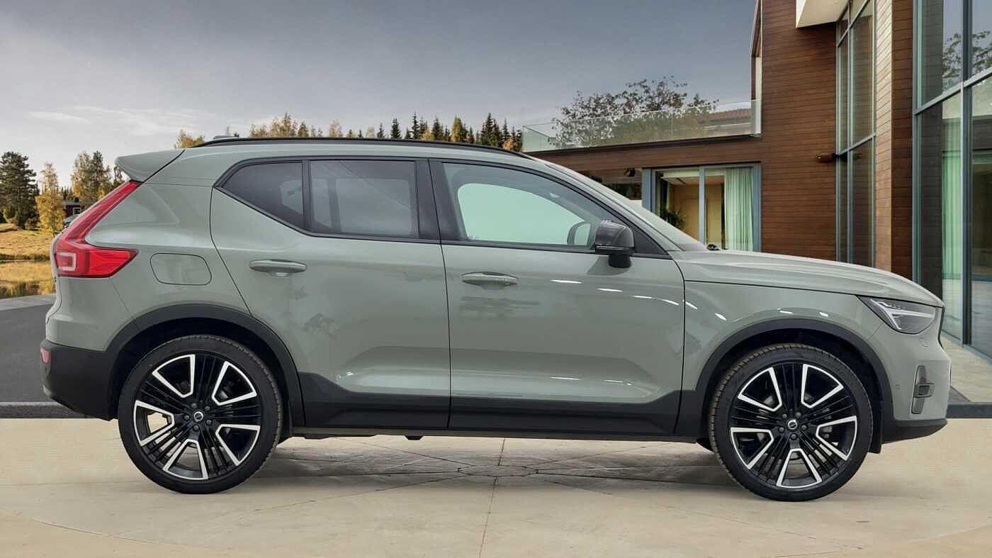 Volvo XC40 2.0 B3 MHEV Ultra Dark DCT Auto Euro 6 (s/s) 5dr OV74VHM Image 2