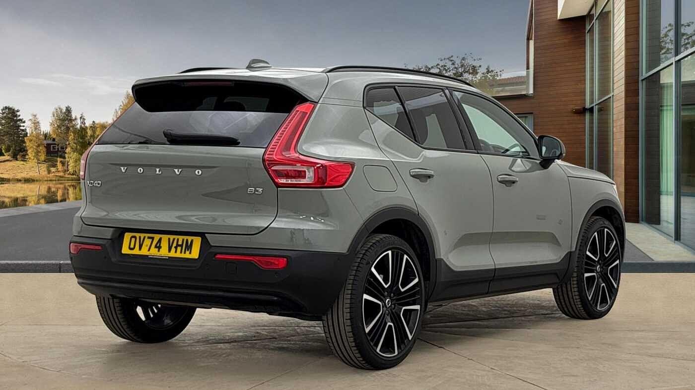 Volvo XC40 2.0 B3 MHEV Ultra Dark DCT Auto Euro 6 (s/s) 5dr OV74VHM Image 3