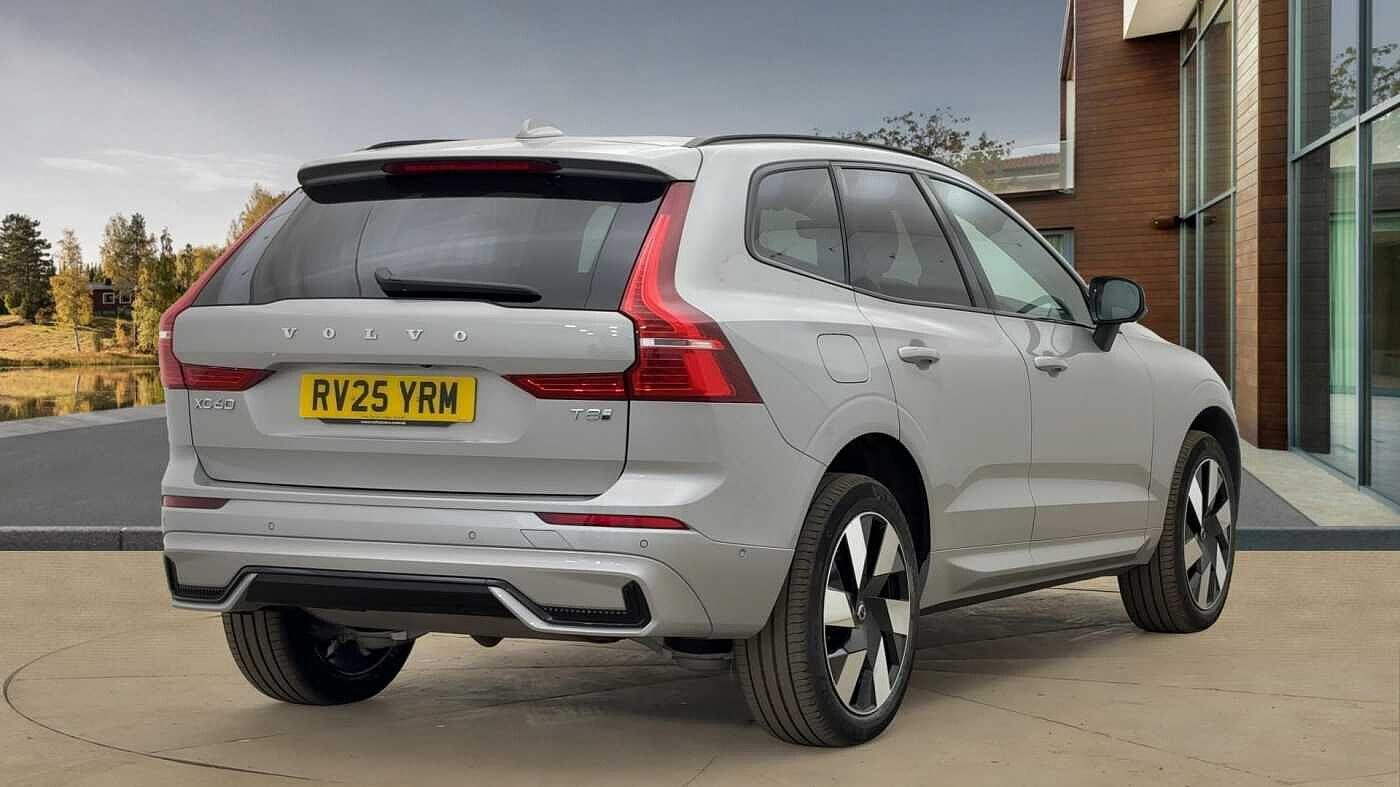 Volvo XC60 2.0h T8 18.8kWh Ultra Dark Auto AWD Euro 6 (s/s) 5dr RV25YRM Image 3