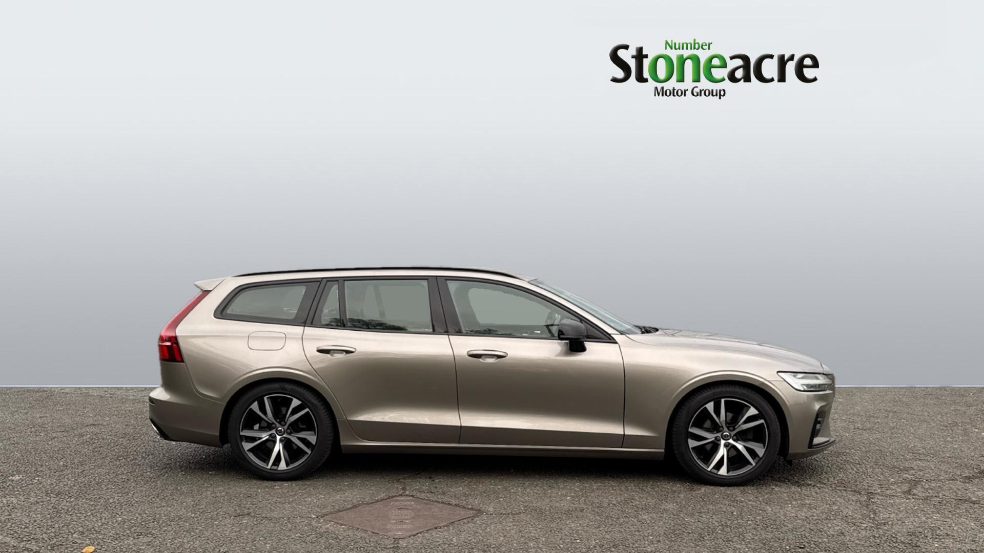Volvo V60 2.0 D3 R-Design Euro 6 (s/s) 5dr CN69VOA Image 3