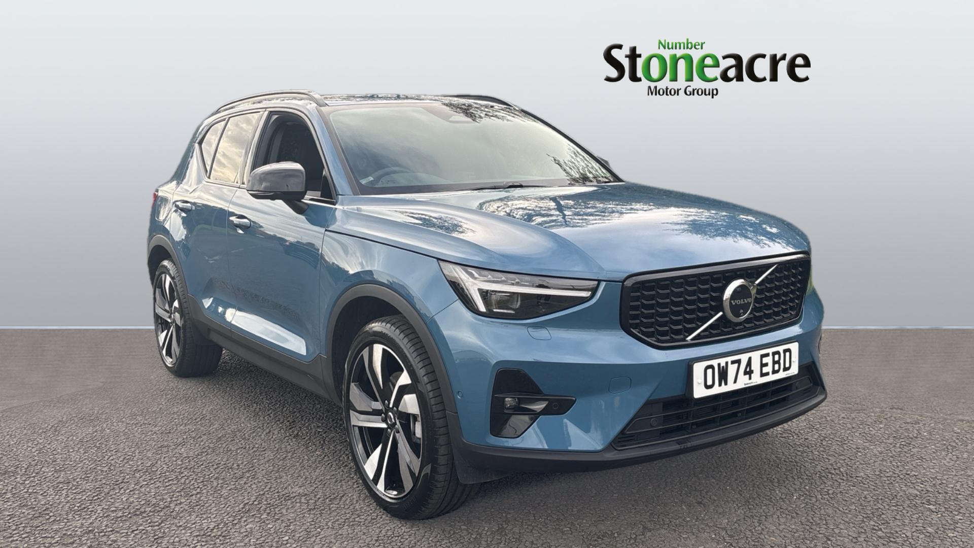 Volvo XC40 2.0 B4 MHEV Ultra Dark DCT Auto Euro 6 (s/s) 5dr OW74EBD Image 1