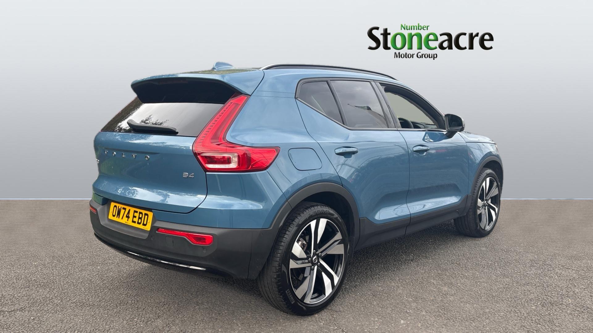 Volvo XC40 2.0 B4 MHEV Ultra Dark DCT Auto Euro 6 (s/s) 5dr OW74EBD Image 2