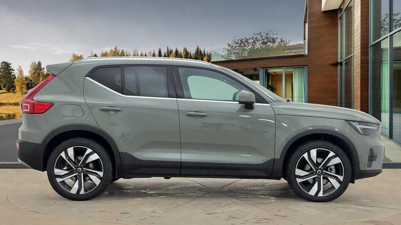 Volvo XC40 2.0 B3 MHEV Ultra Bright DCT Auto Euro 6 (s/s) 5dr OW74XLJ Image 2