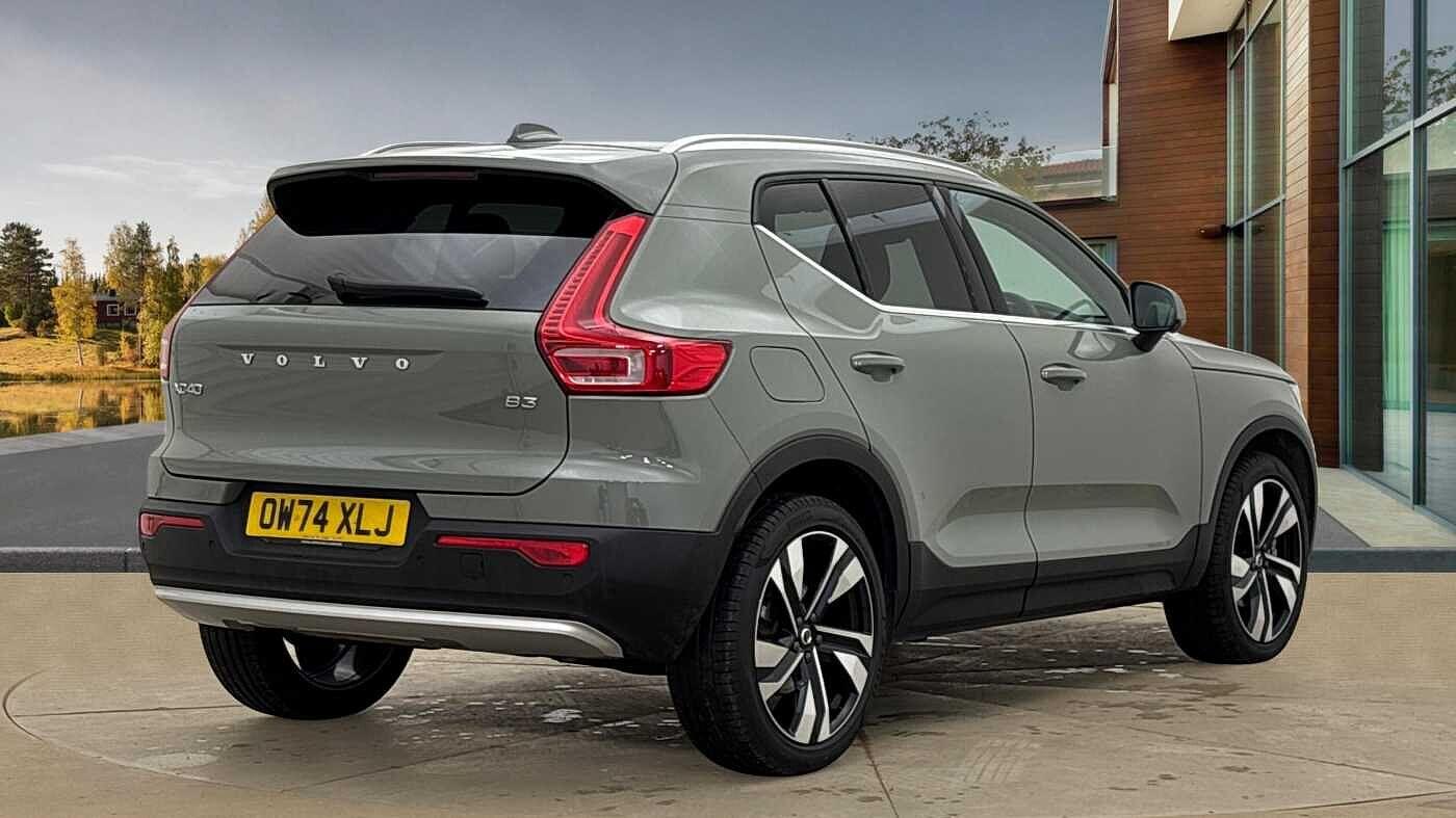 Volvo XC40 2.0 B3 MHEV Ultra Bright DCT Auto Euro 6 (s/s) 5dr OW74XLJ Image 3