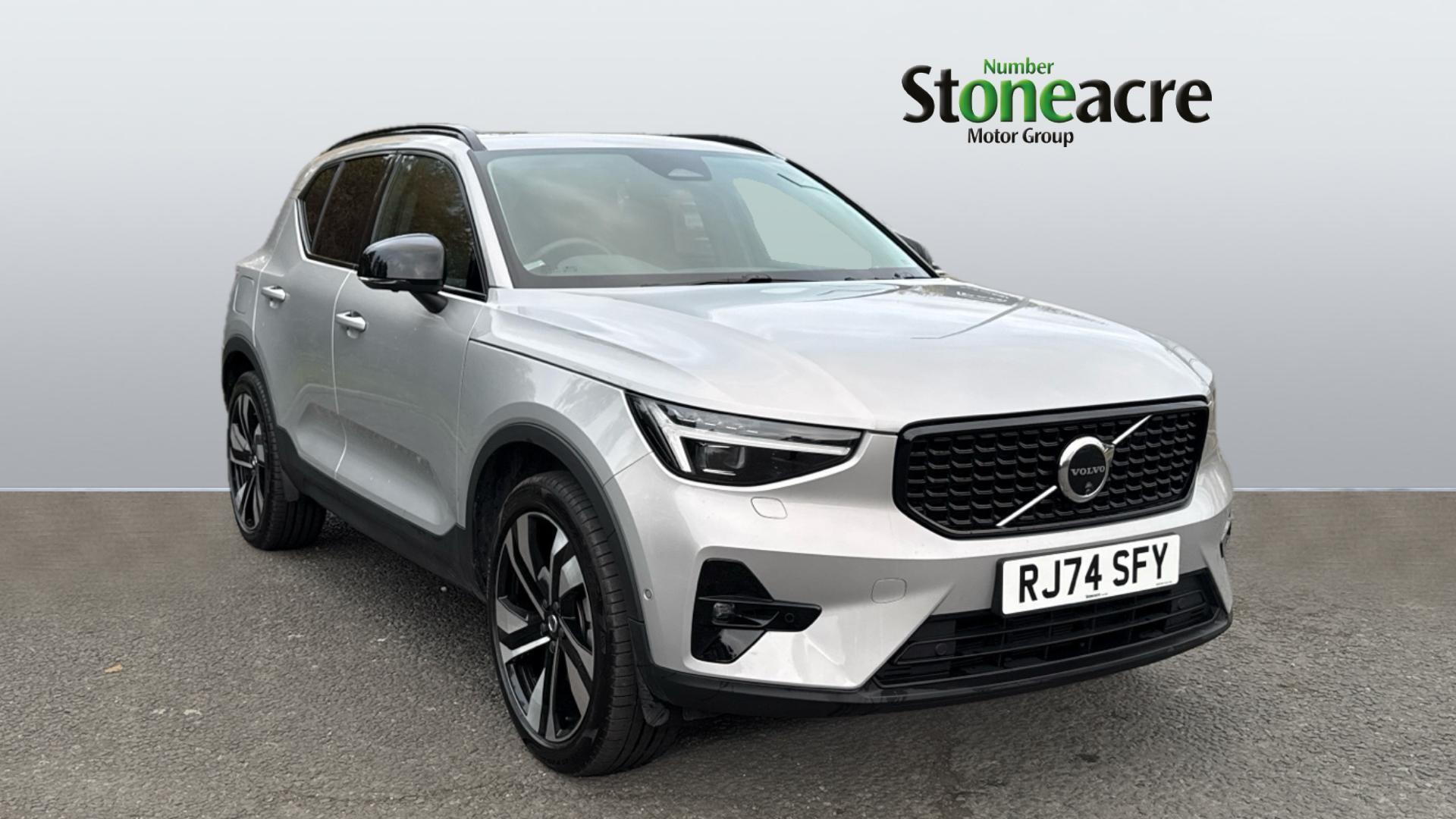 Volvo XC40 2.0 B4 MHEV Ultra Dark DCT Auto Euro 6 (s/s) 5dr RJ74SFY Image 1