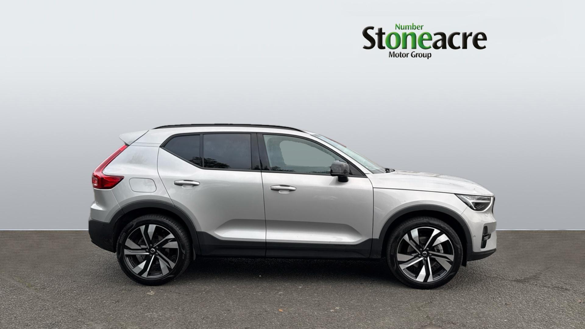 Volvo XC40 2.0 B4 MHEV Ultra Dark DCT Auto Euro 6 (s/s) 5dr RJ74SFY Image 3