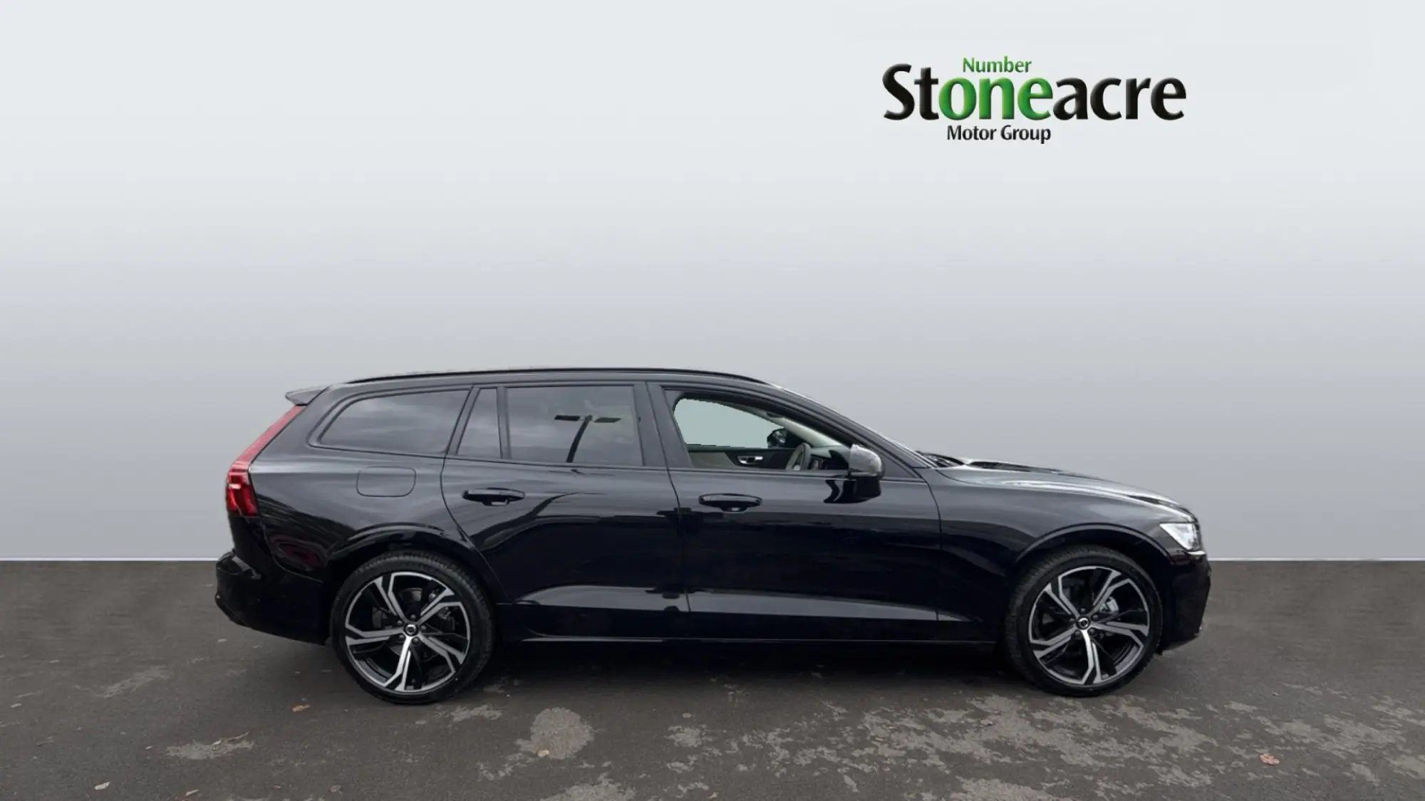 Volvo V60 2.0 B4 MHEV Plus DCT Auto Euro 6 (s/s) 5dr NA75JXB Image 3