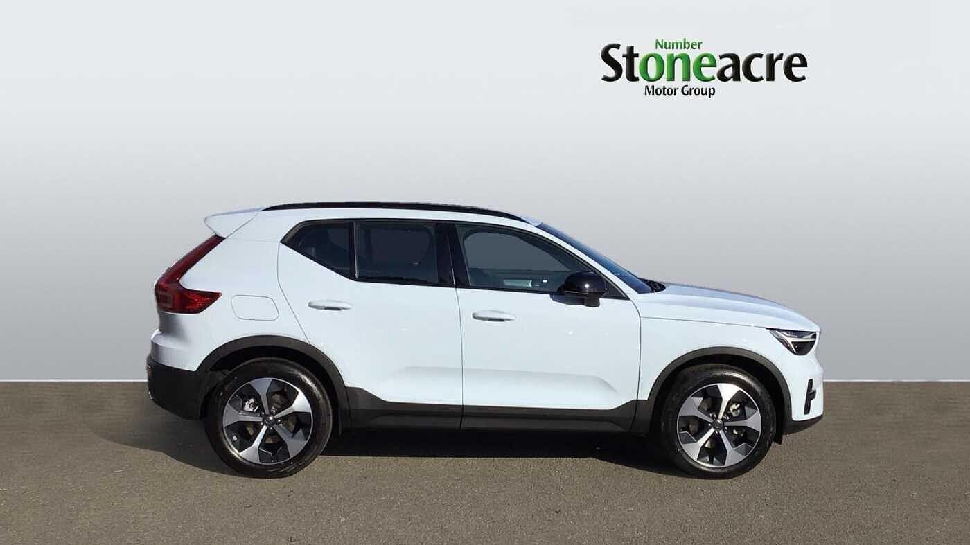 Volvo XC40 2.0 B3P Plus Dark 5dr Auto NU75BOF Image 2