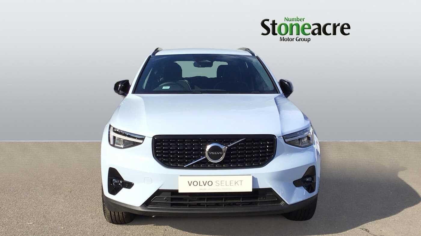Volvo XC40 2.0 B3P Plus Dark 5dr Auto NU75BOF Image 3