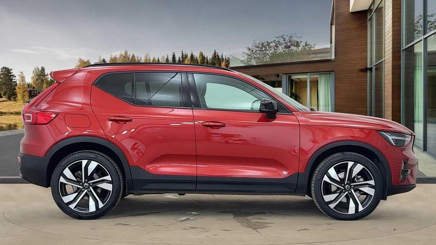 Volvo XC40 2.0 B4 MHEV Ultra Dark DCT Auto Euro 6 (s/s) 5dr OY74VLB Image 2