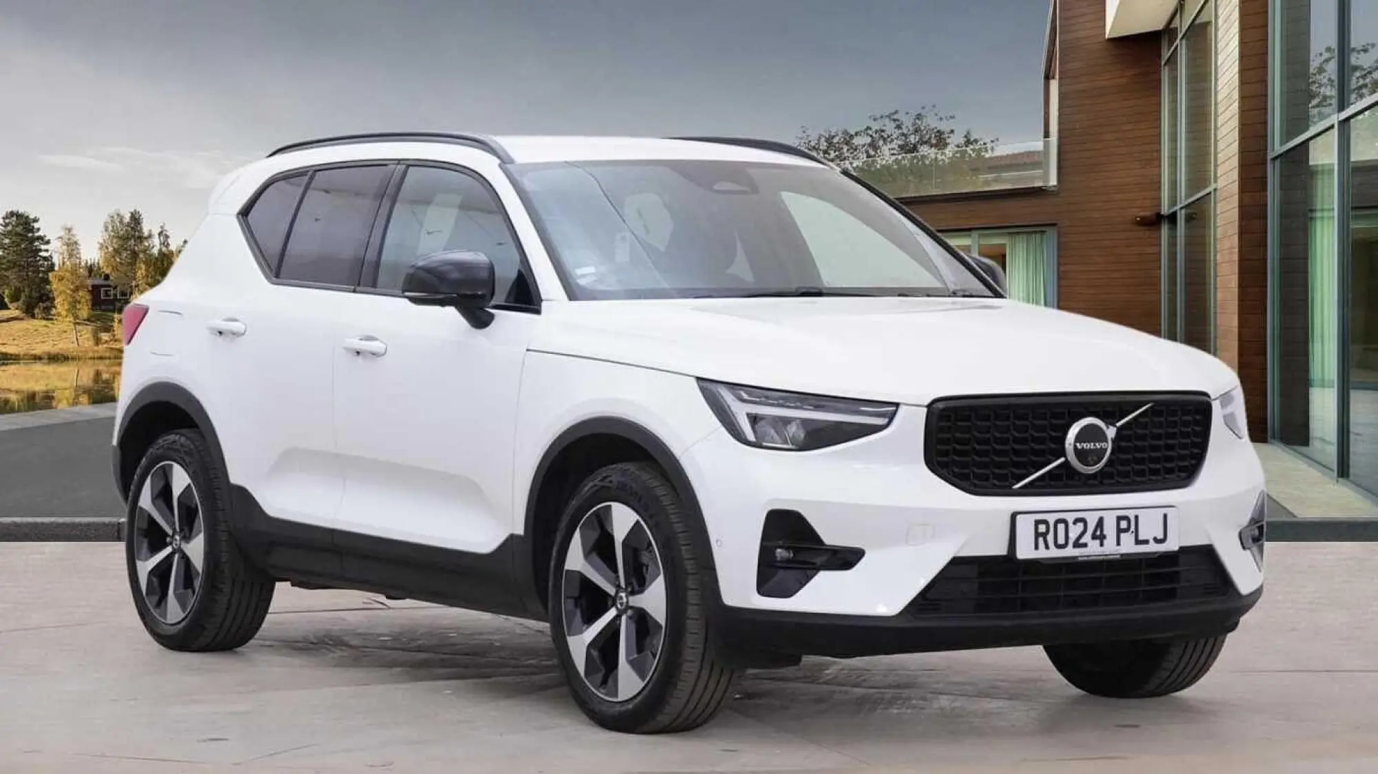 Volvo XC40 2.0 B3P Plus Dark 5dr Auto RO24PLJ Image 1