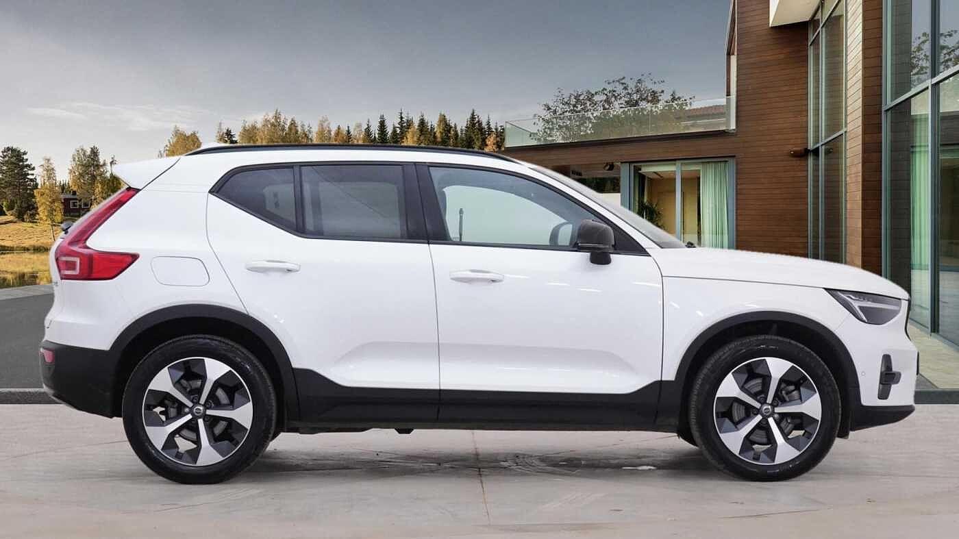 Volvo XC40 2.0 B3P Plus Dark 5dr Auto RO24PLJ Image 2