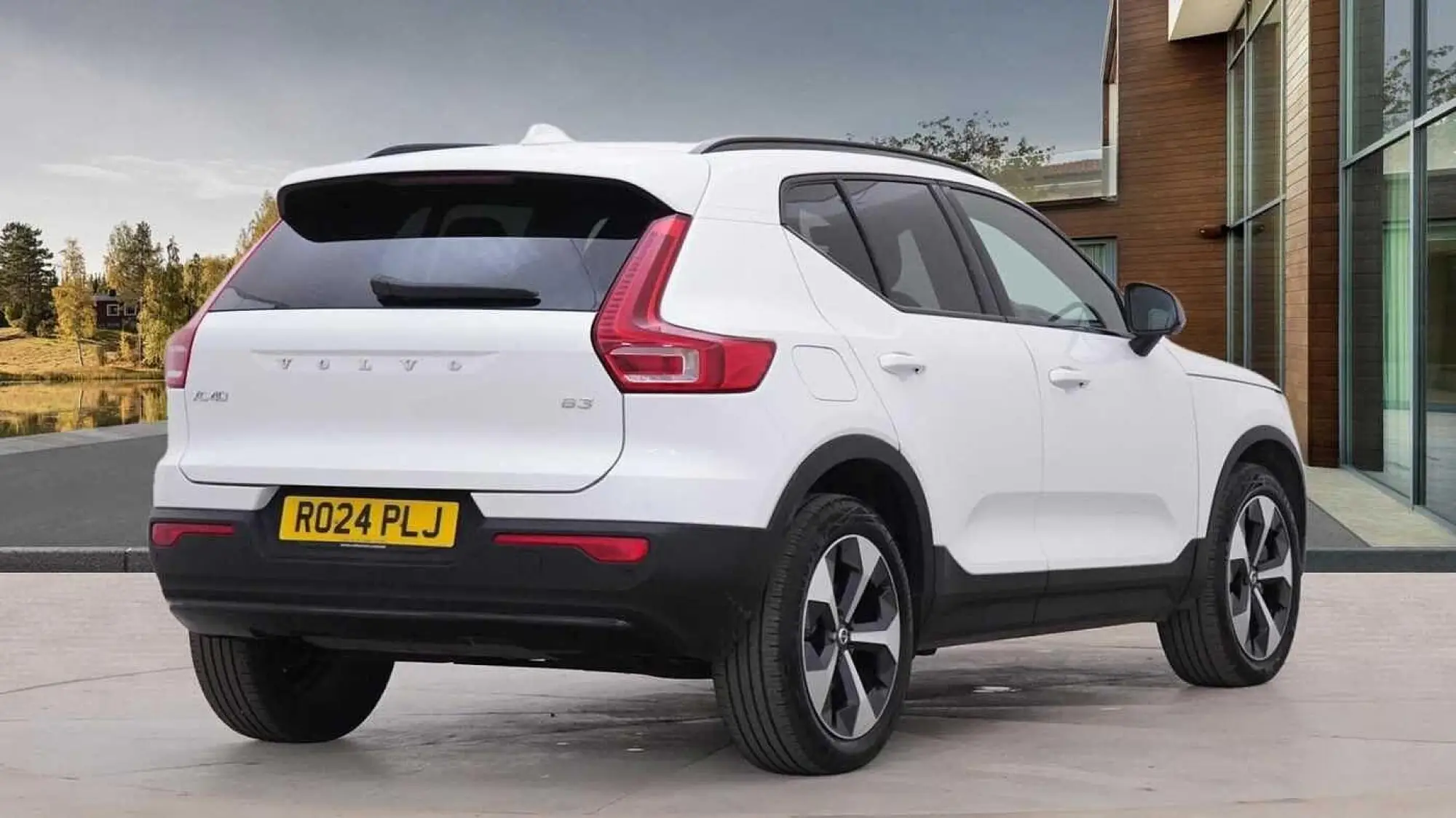 Volvo XC40 2.0 B3P Plus Dark 5dr Auto RO24PLJ Image 3