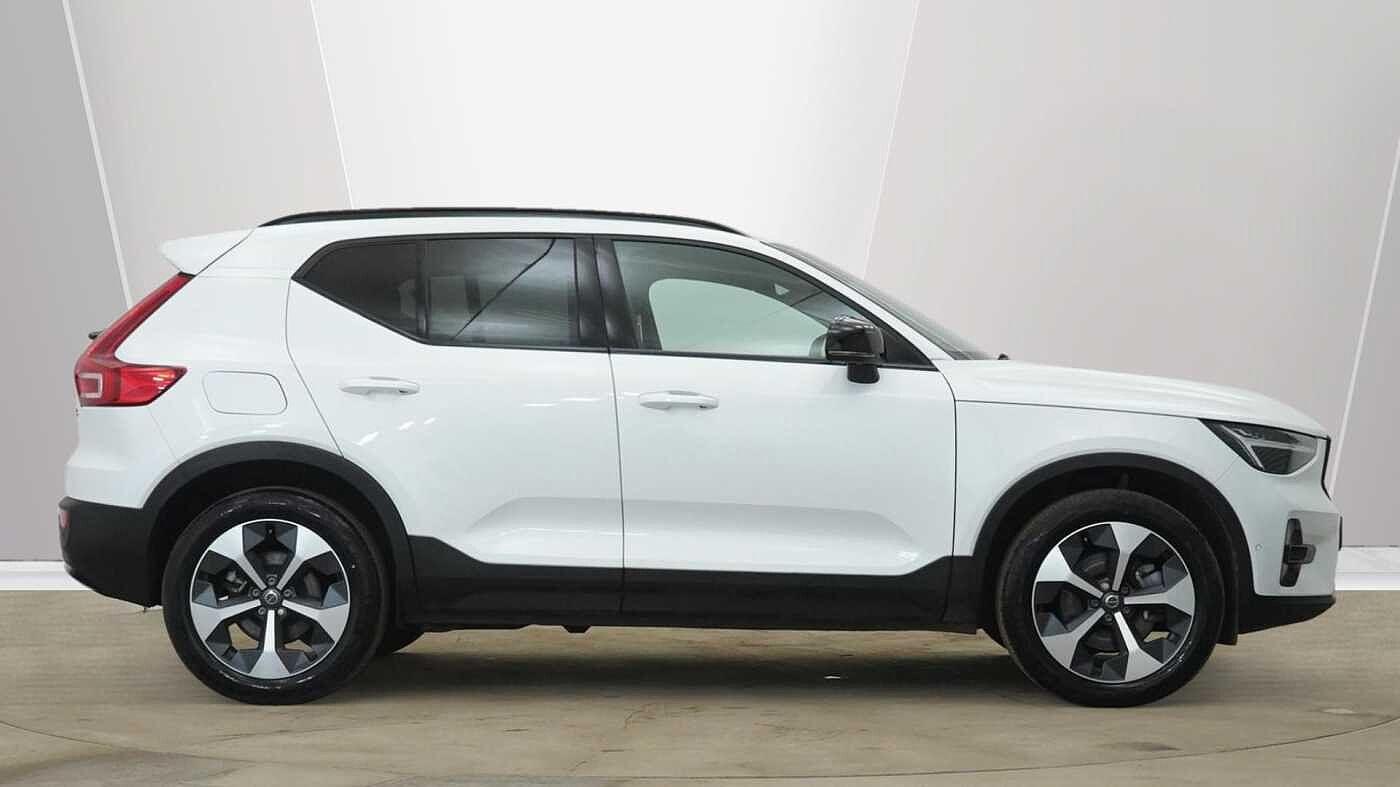 Volvo XC40 2.0 B3P Plus Dark 5dr Auto RO24POV Image 2