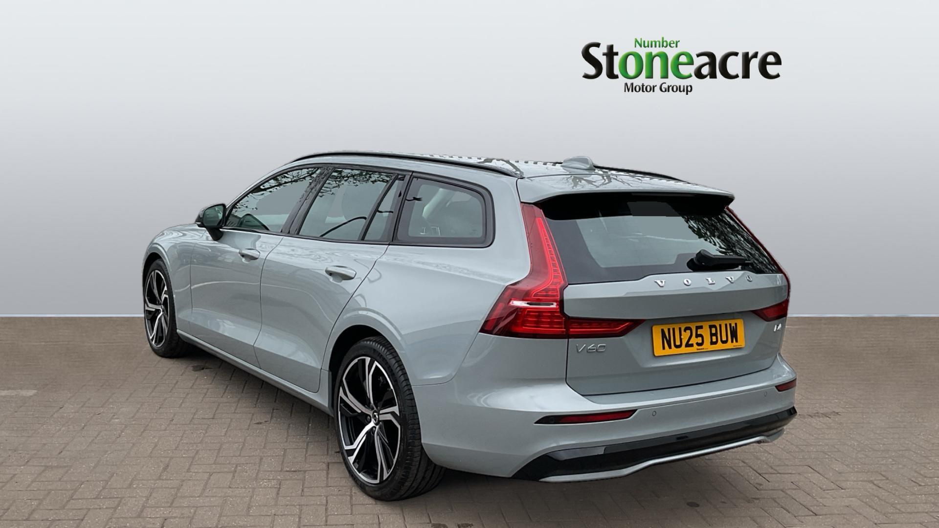 Volvo V60 2.0 B4 MHEV Plus DCT Auto Euro 6 (s/s) 5dr NU25BUW Image 2