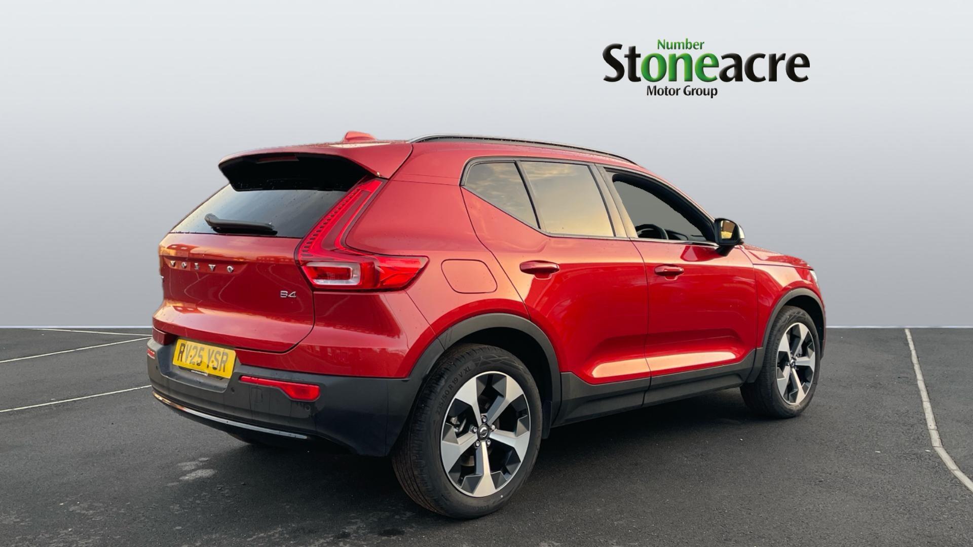 Volvo XC40 2.0 B4P Plus Dark 5dr Auto RV25YSR Image 2