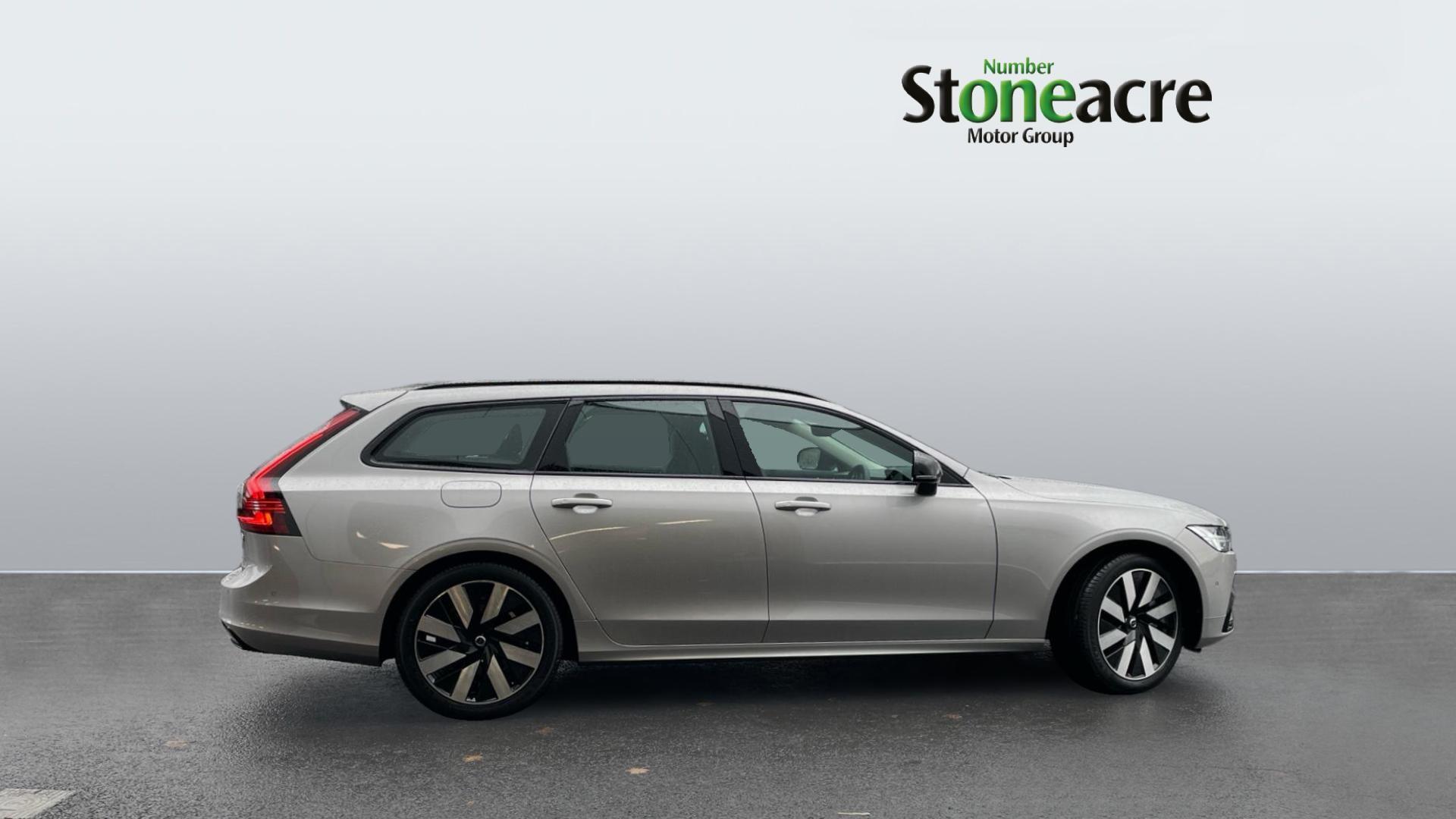 Volvo V90 Plug-In Hybrid 2.0h T6 18.8kWh Plus Auto AWD Euro 6 (s/s) 5dr ND75RVM Image 3