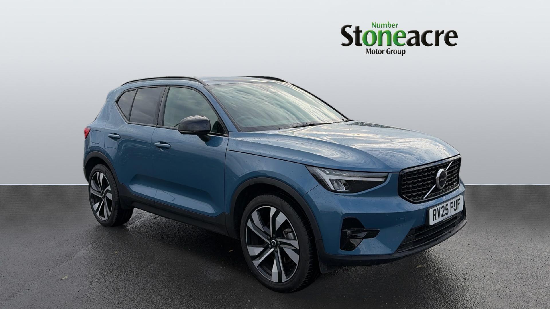 Volvo XC40 2.0 B4P Plus Dark 5dr Auto RV25PUF Image 1