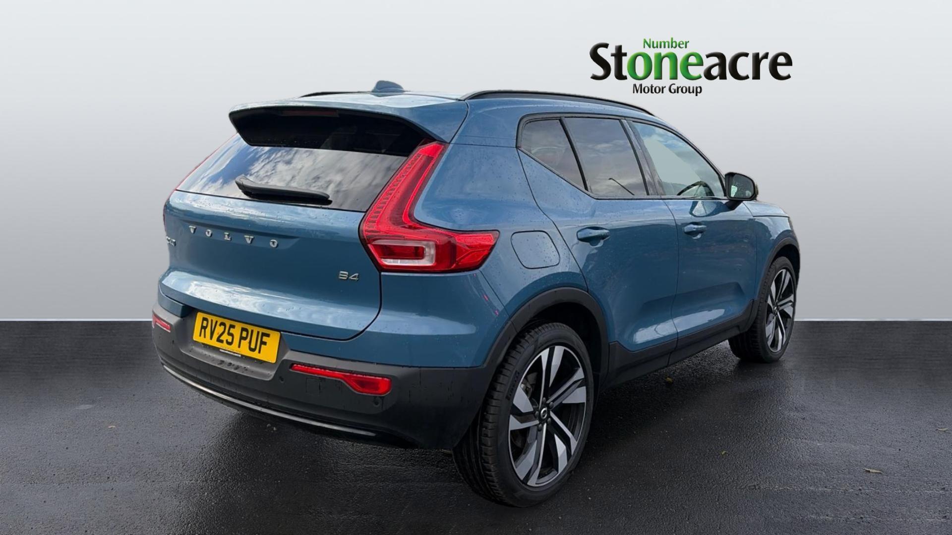Volvo XC40 2.0 B4P Plus Dark 5dr Auto RV25PUF Image 2
