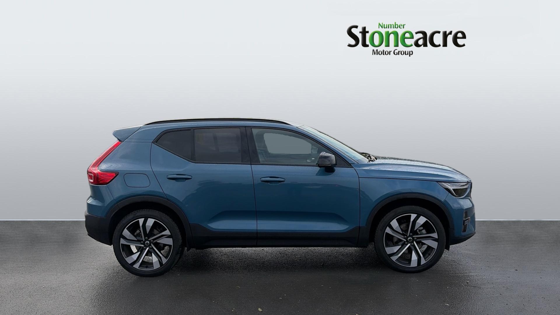Volvo XC40 2.0 B4P Plus Dark 5dr Auto RV25PUF Image 3