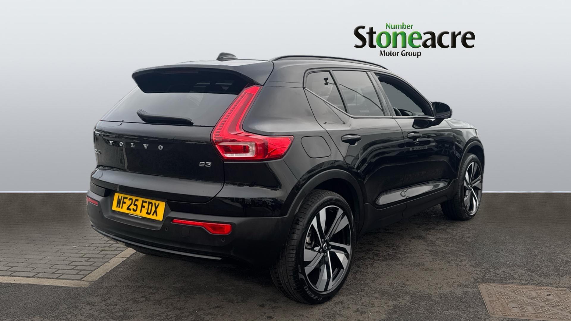 Volvo XC40 2.0 B3P Plus Dark 5dr Auto WF25FDX Image 2