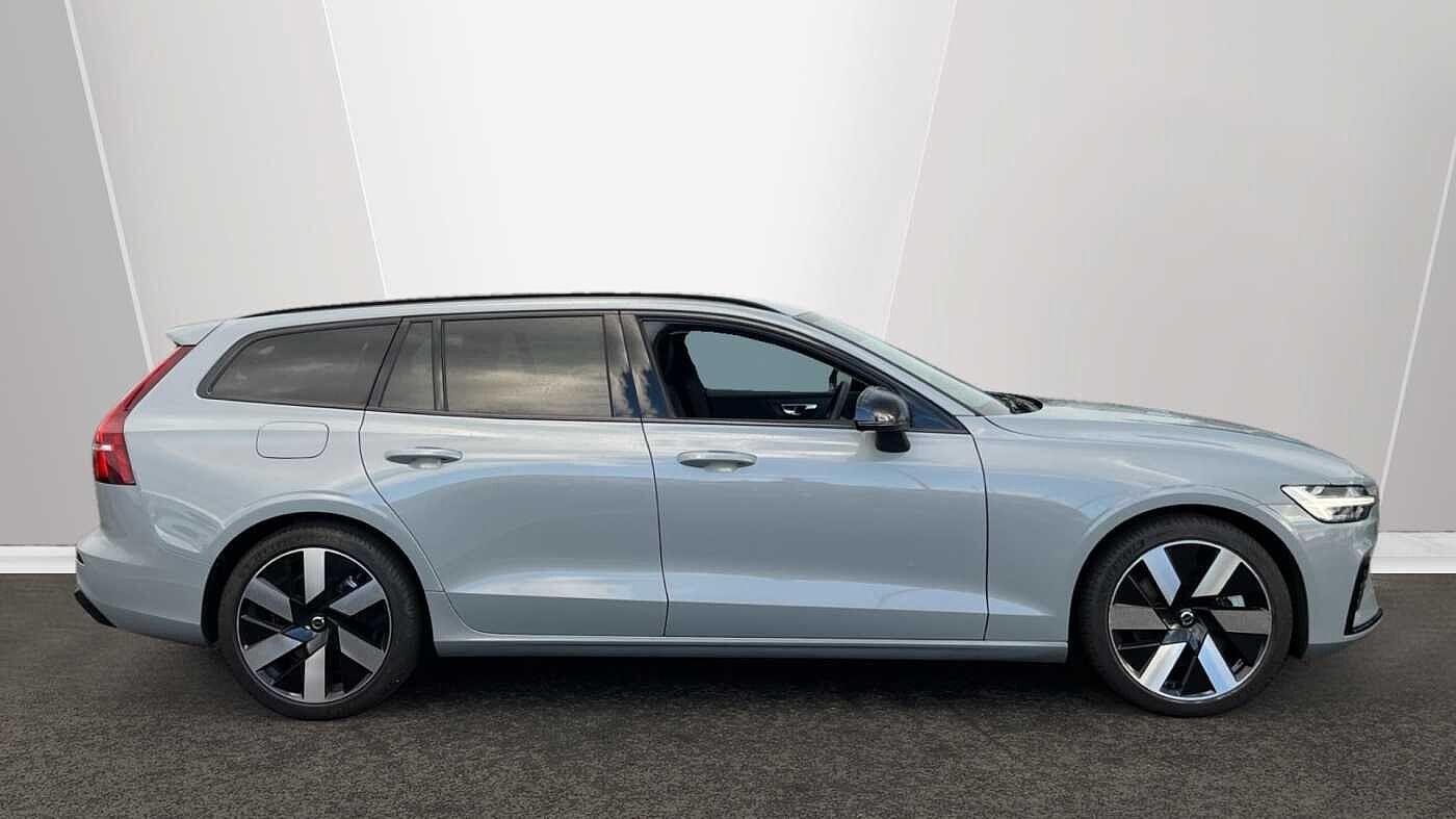 Volvo V60 Plug-In Hybrid 2.0 T6 18.8kWh Plus Auto AWD Euro 6 (s/s) 5dr WF25FFP Image 3