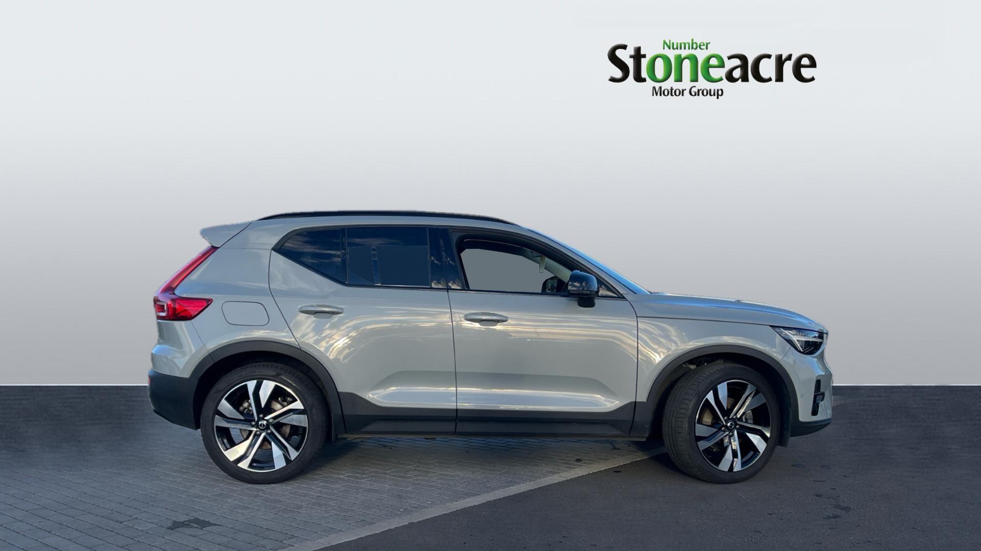 Volvo XC40 2.0 B3 MHEV Ultra Dark DCT Auto Euro 6 (s/s) 5dr OV74XYM Image 3