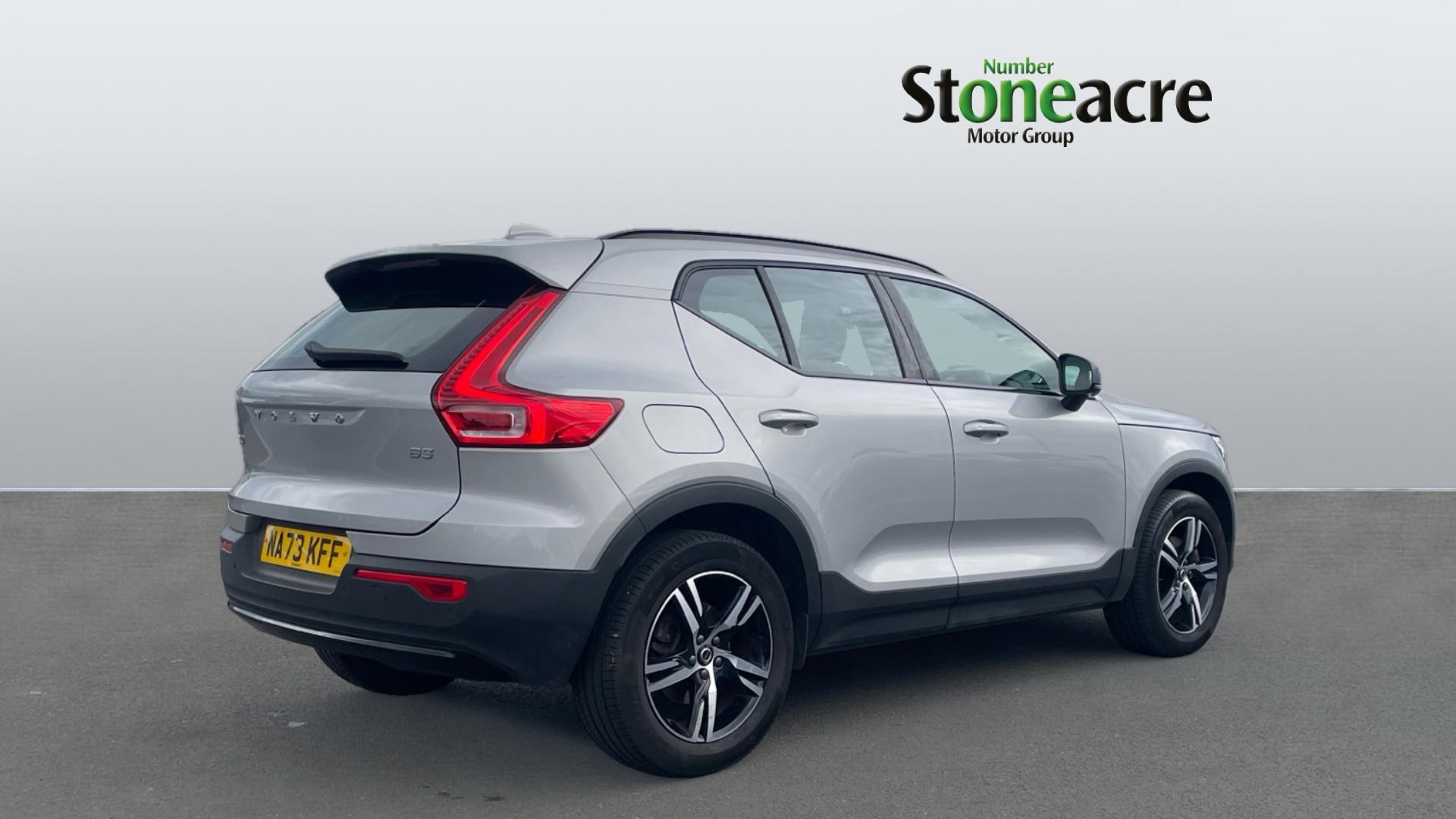 Volvo XC40 2.0 B3P Plus Dark 5dr Auto NA73KFF Image 2