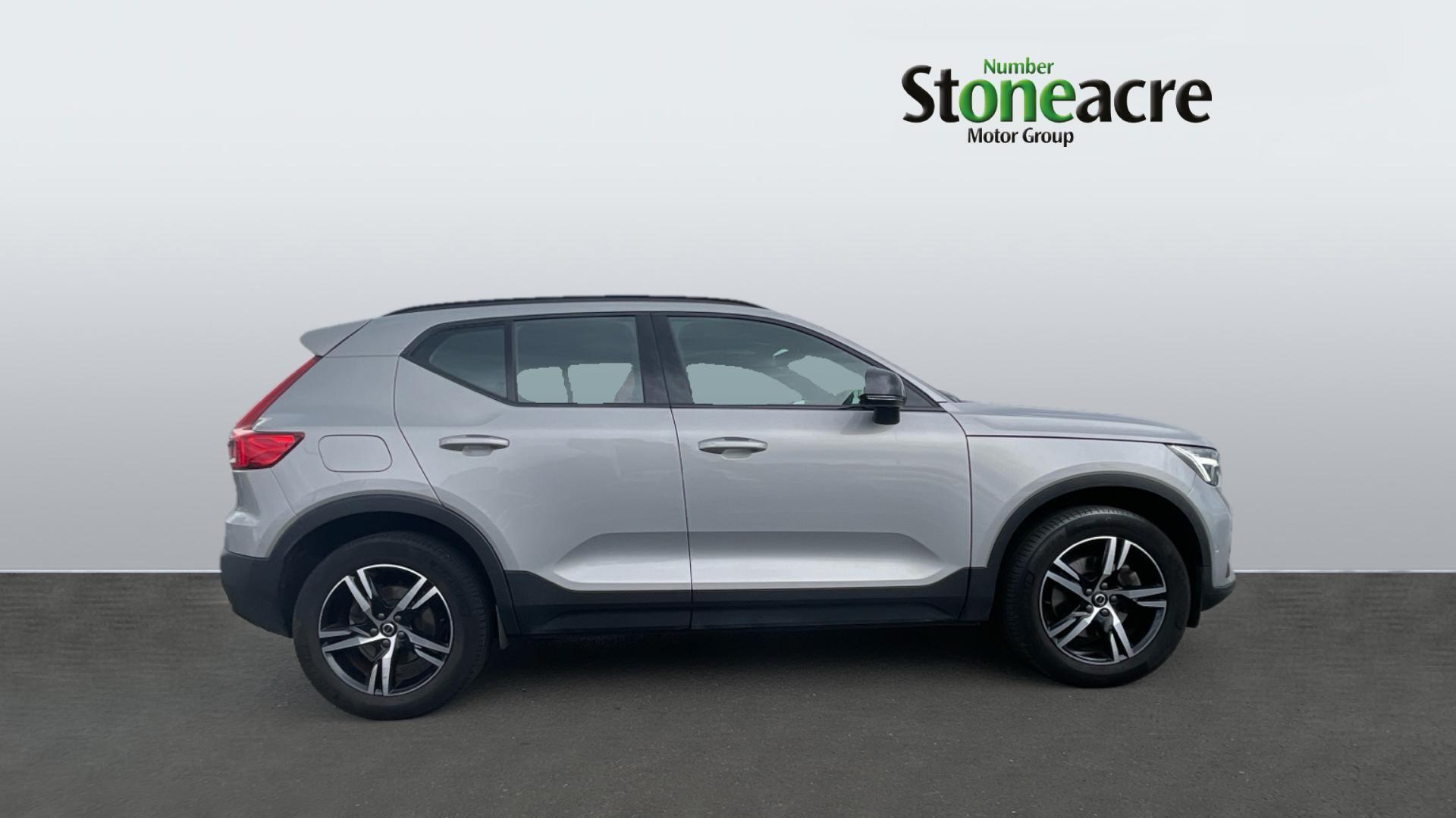Volvo XC40 2.0 B3P Plus Dark 5dr Auto NA73KFF Image 3
