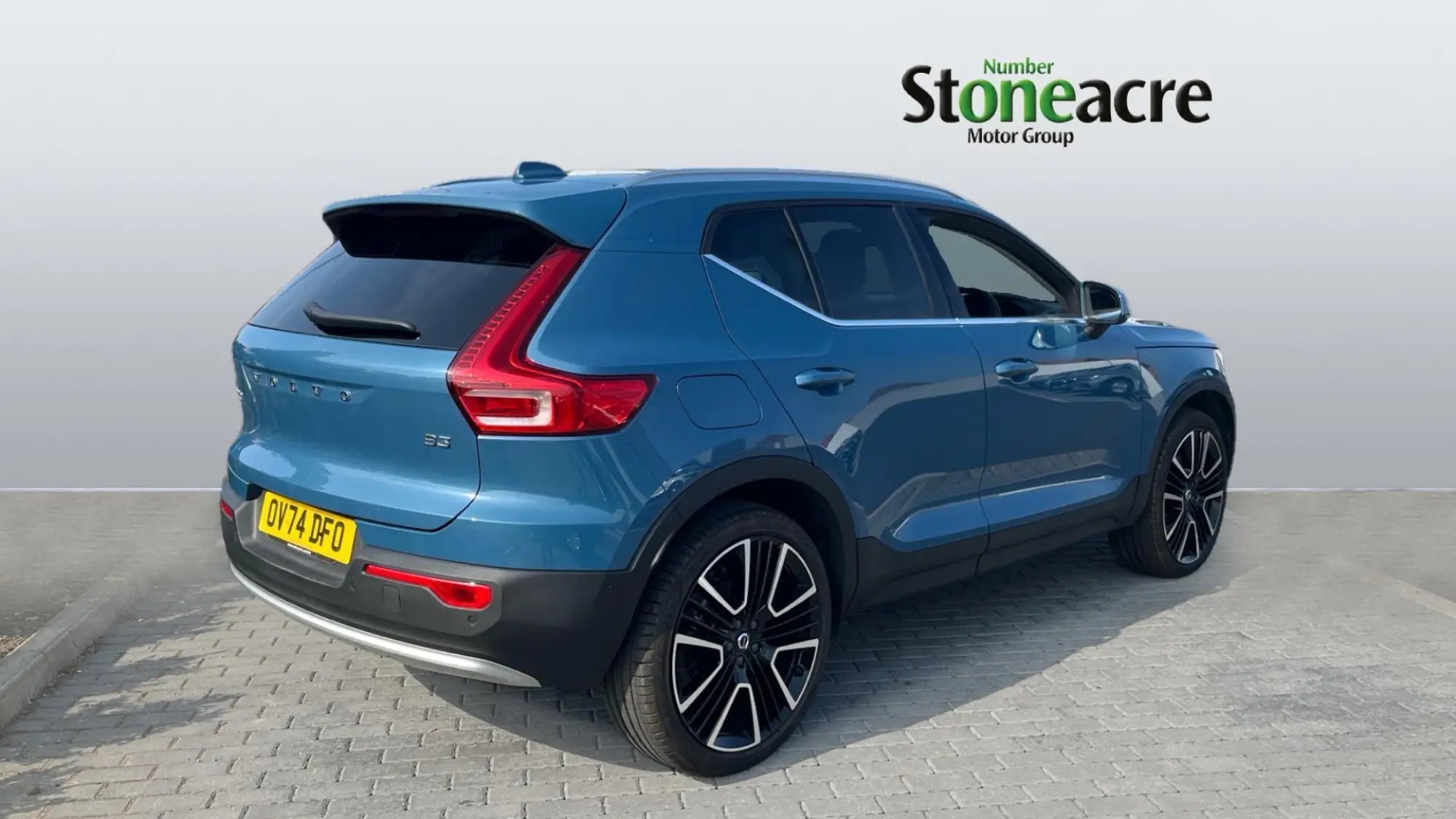 Volvo XC40 2.0 B3 MHEV Ultra Bright DCT Auto Euro 6 (s/s) 5dr OV74DFO Image 2