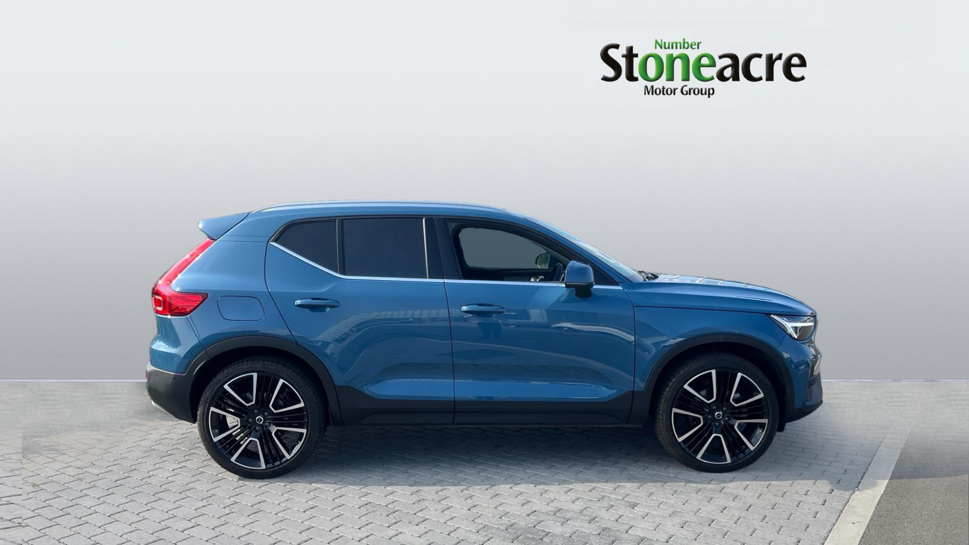 Volvo XC40 2.0 B3 MHEV Ultra Bright DCT Auto Euro 6 (s/s) 5dr OV74DFO Image 3