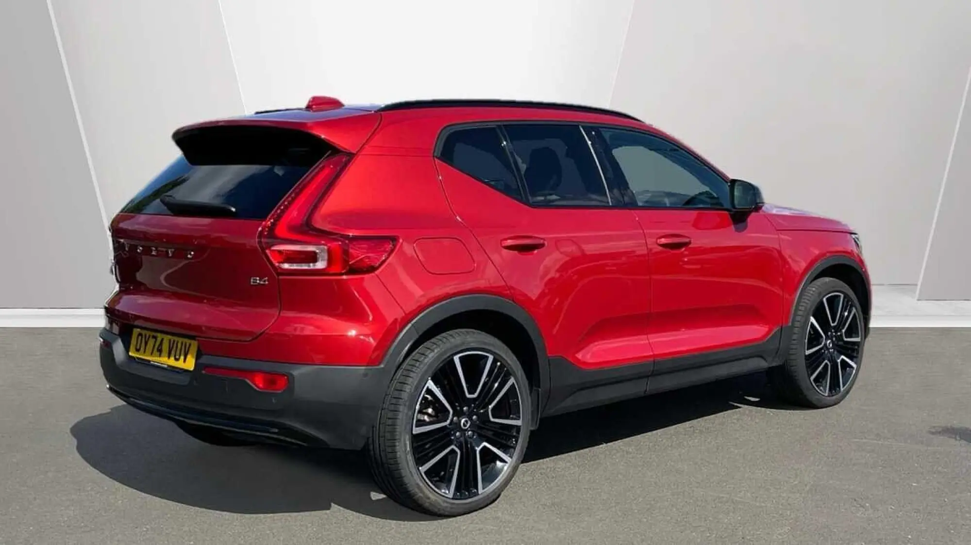 Volvo XC40 2.0 B4 MHEV Ultra Dark DCT Auto Euro 6 (s/s) 5dr OY74VUV Image 2