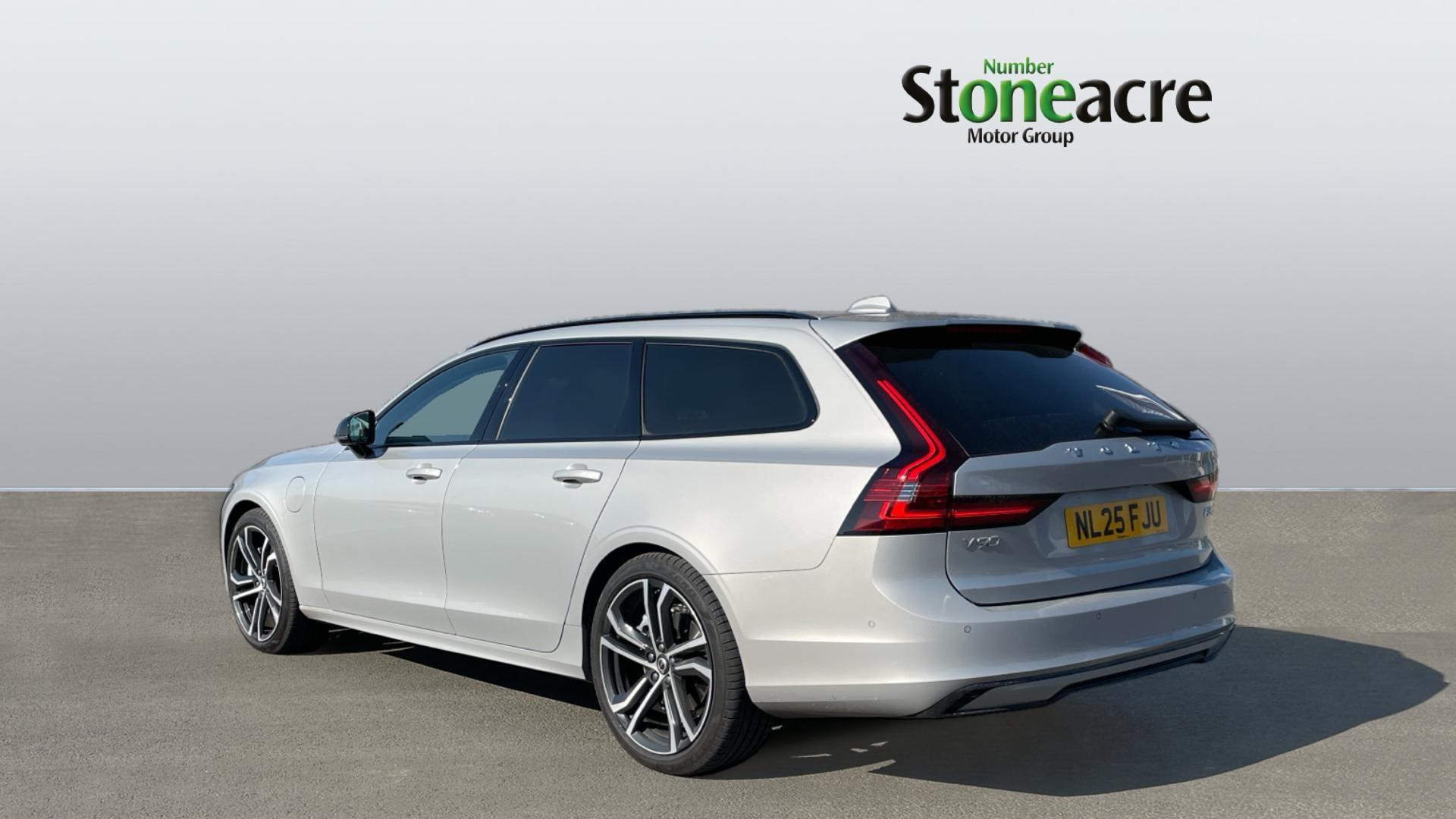 Volvo V90 Plug-In Hybrid 2.0h T8 18.8kWh Ultra Auto AWD Euro 6 (s/s) 5dr NL25FJU Image 3