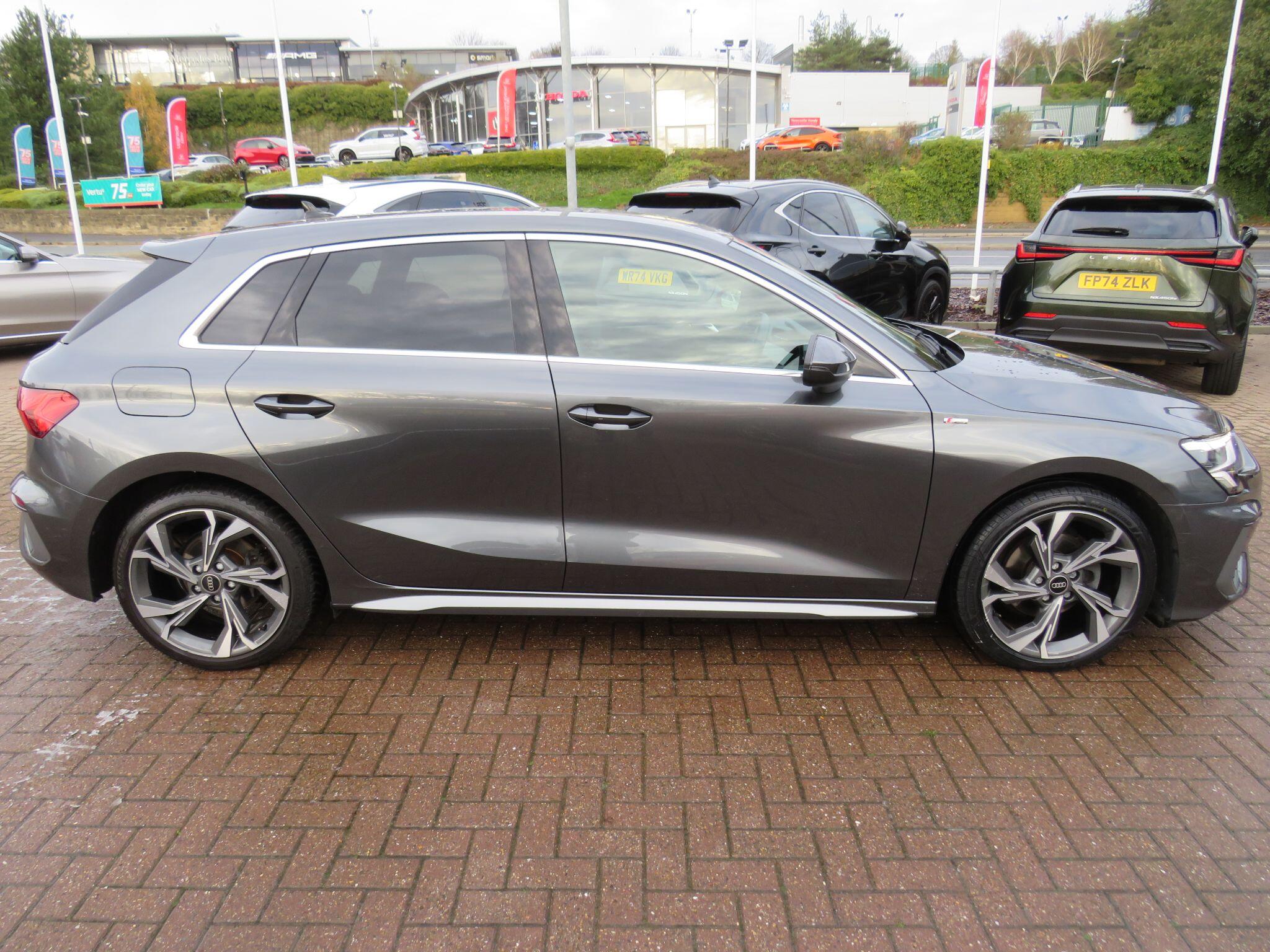 Audi A3 1.5 TFSI 35 S line Sportback S Tronic Euro 6 (s/s) 5dr NU24KVG Image 2