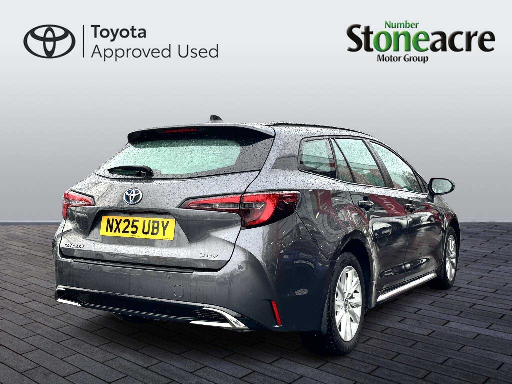 Toyota Corolla Touring Sports 2.0 VVT-h Icon Touring Sports CVT Euro 6 (s/s) 5dr NX25UBY Image 3