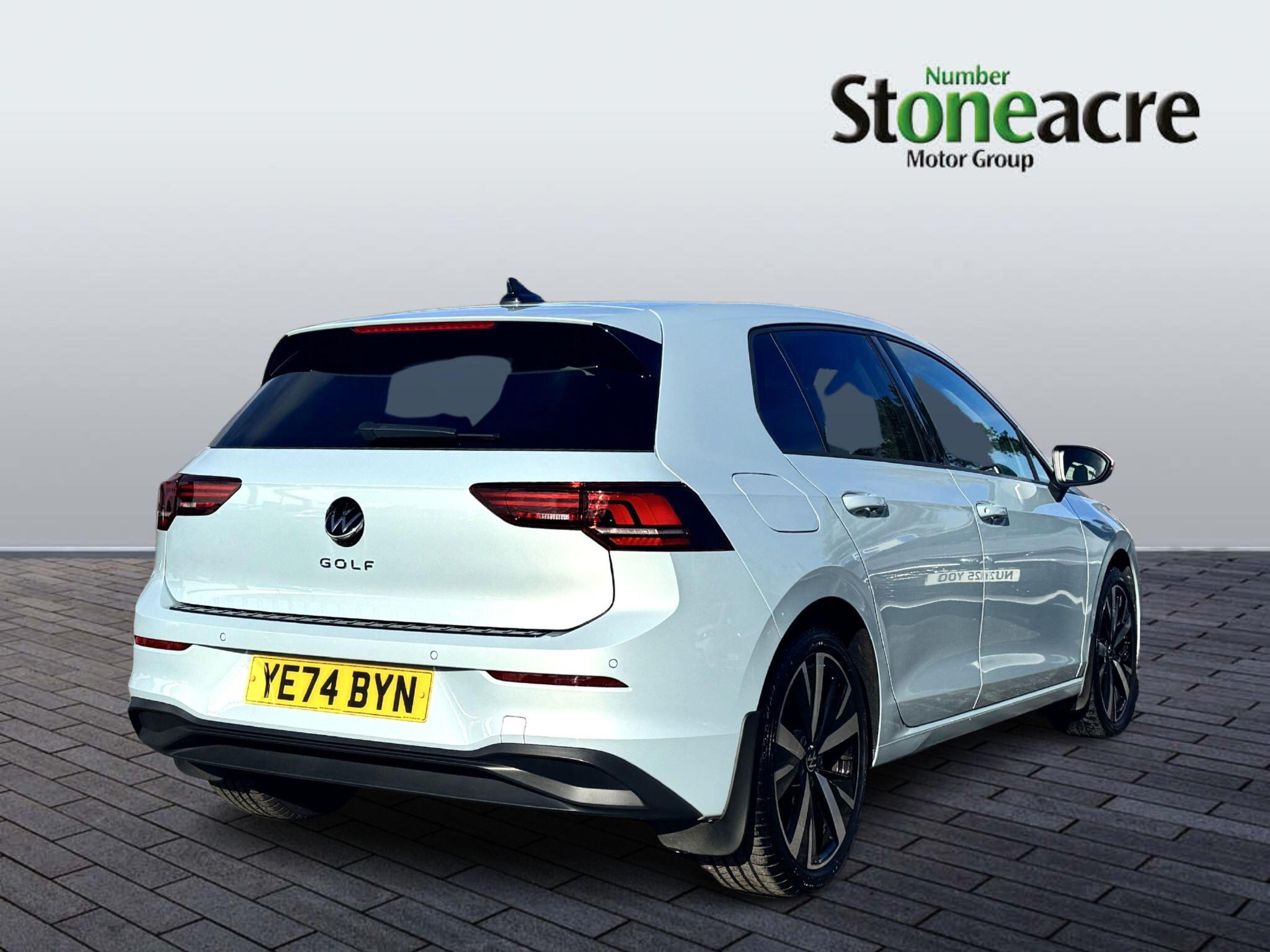 Volkswagen Golf 1.5 TSI Match Euro 6 (s/s) 5dr YE74BYN Image 3
