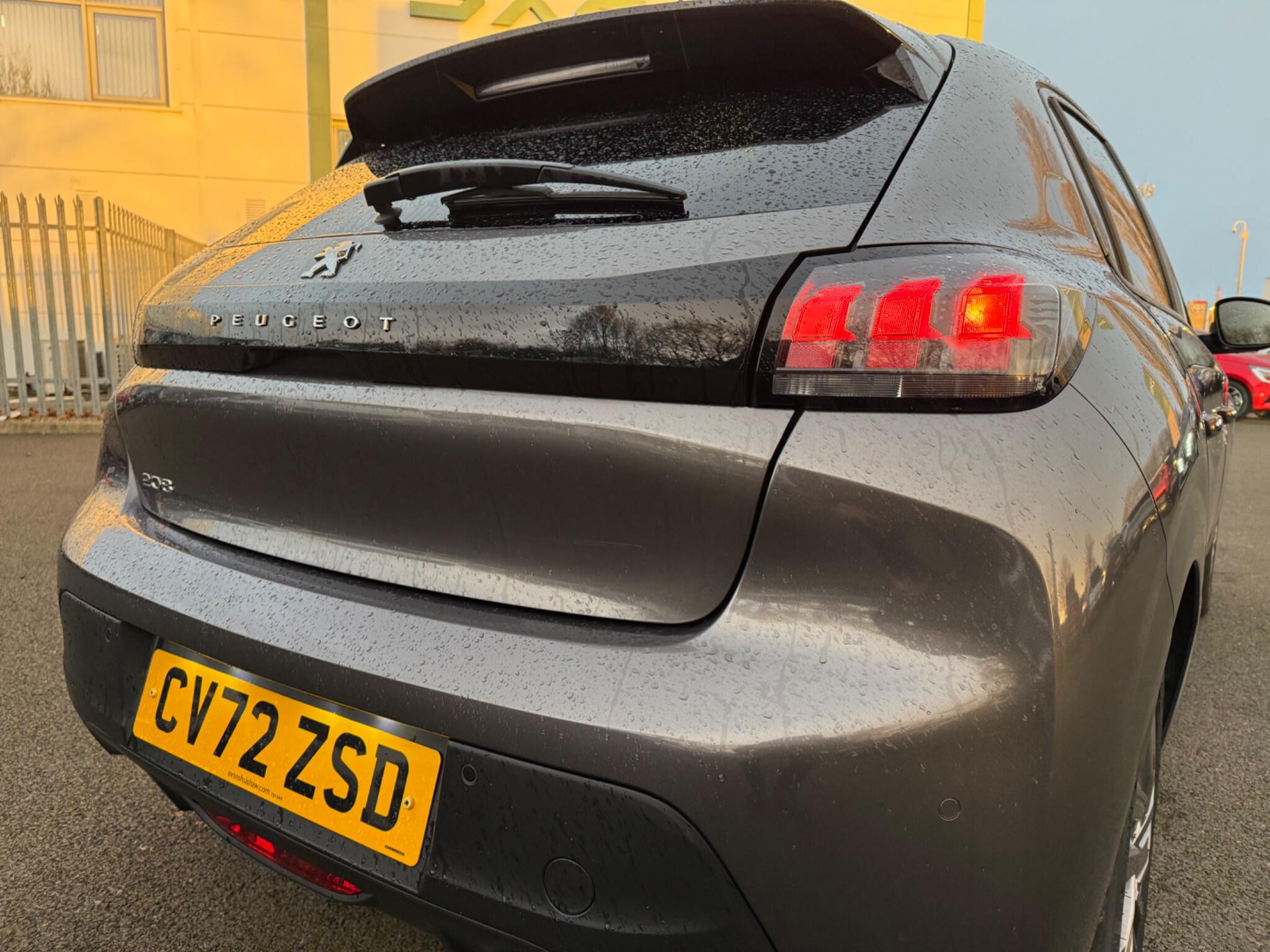 Peugeot 208 1.2 PureTech Active Premium + Euro 6 (s/s) 5dr CV72ZSD Image 1