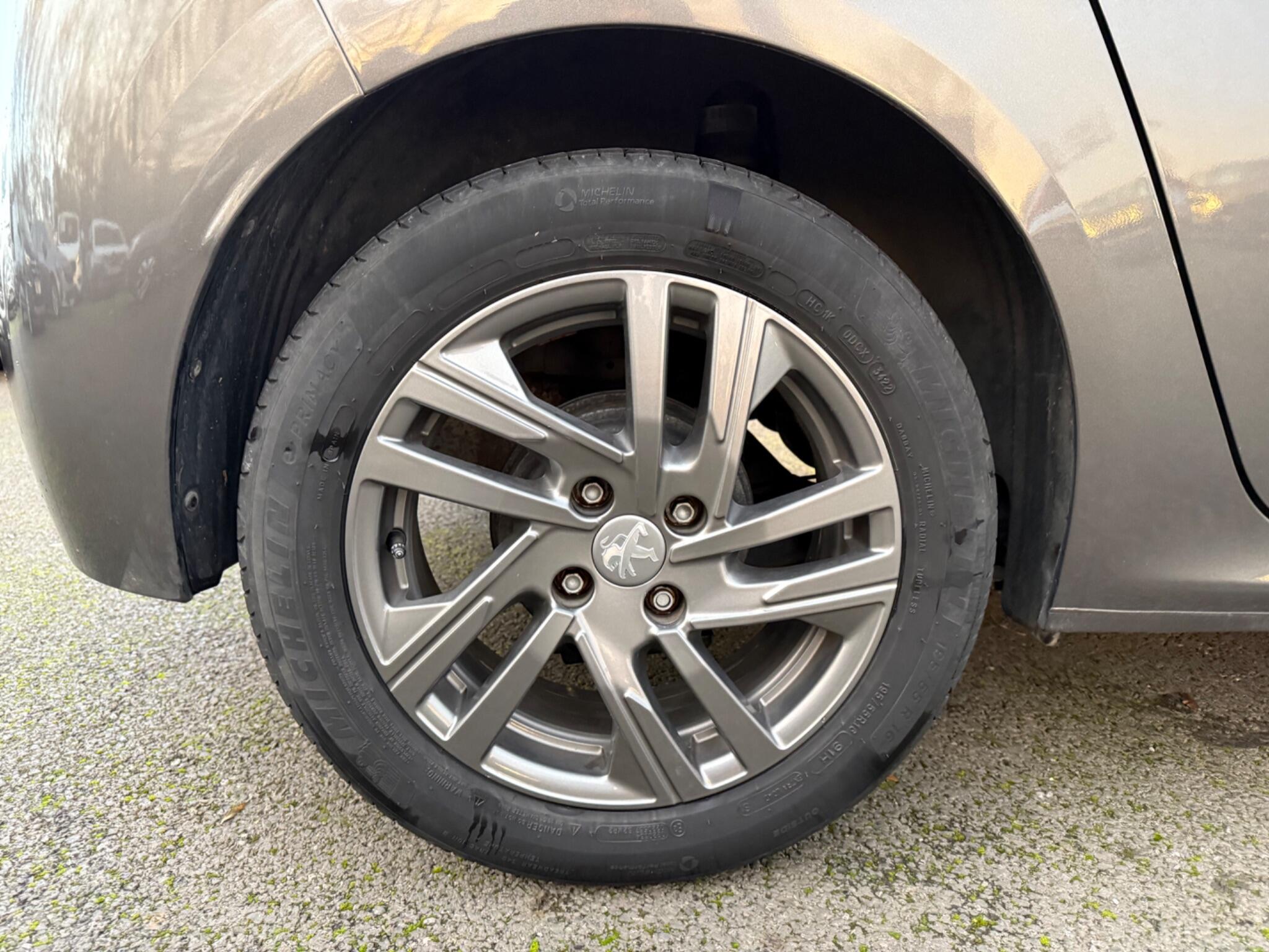 Peugeot 208 1.2 PureTech Active Premium + Euro 6 (s/s) 5dr CV72ZSD Image 2