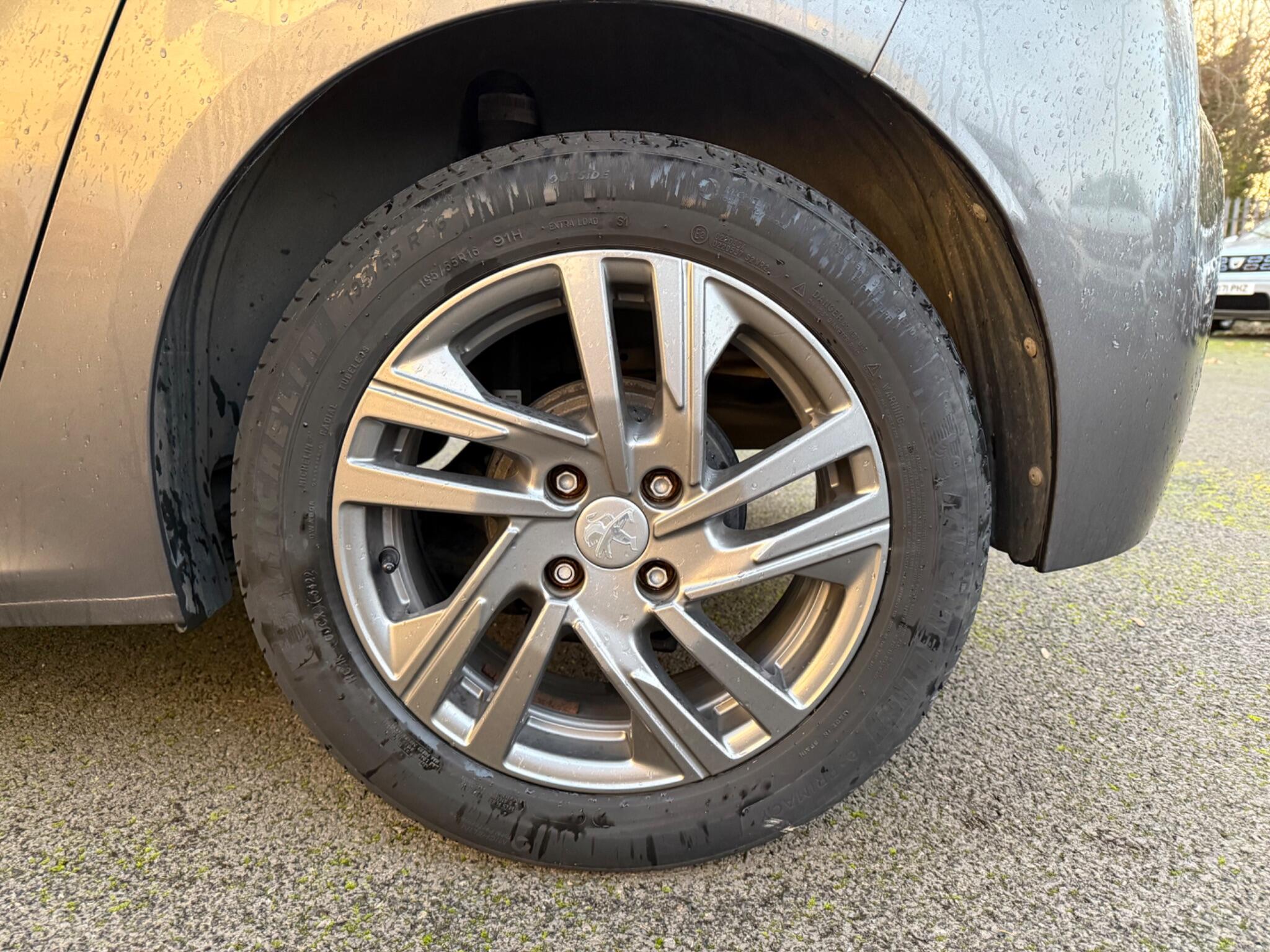 Peugeot 208 1.2 PureTech Active Premium + Euro 6 (s/s) 5dr CV72ZSD Image 3