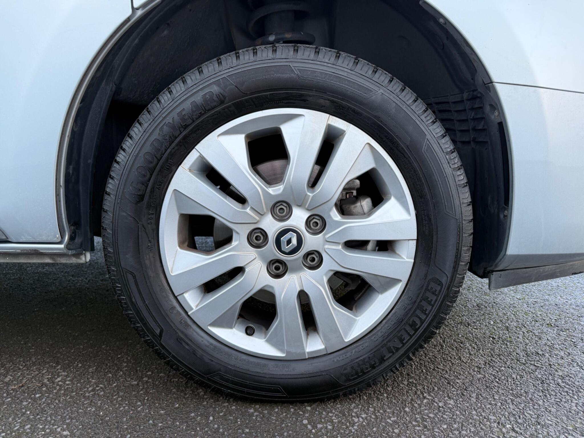 Renault Trafic 2.0 dCi Blue 30 Extra LWB Euro 6 (s/s) 5dr YS24VFD Image 3