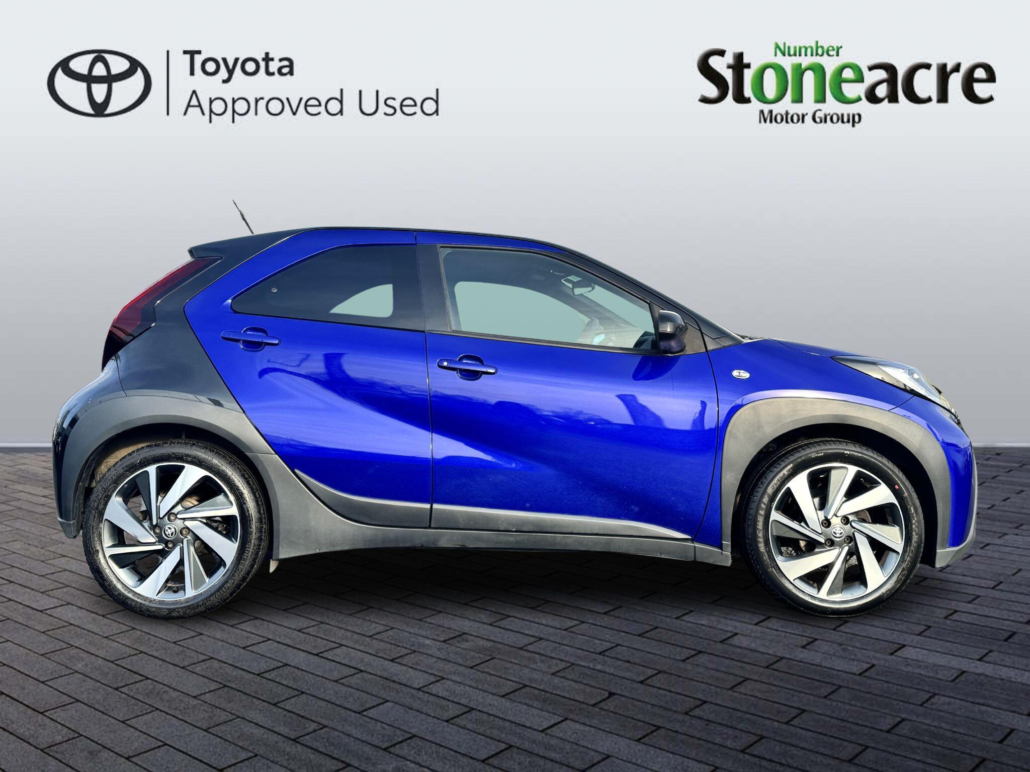 Toyota Aygo X 1.0 VVT-i Edge 5dr NX72YBM Image 2