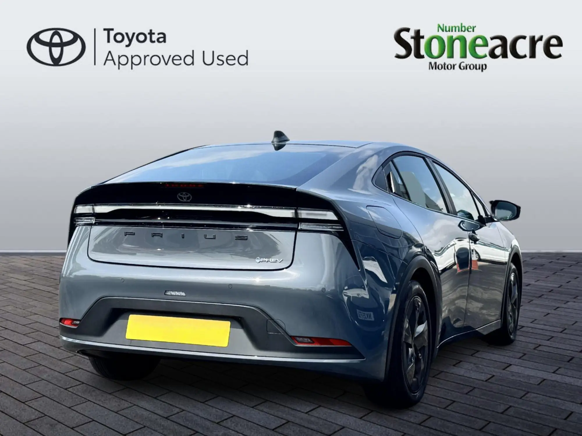 Toyota Prius Plug-in Hybrid 2.0 13.6 kWh Design CVT Euro 6 (s/s) 5dr NV25KBK Image 3