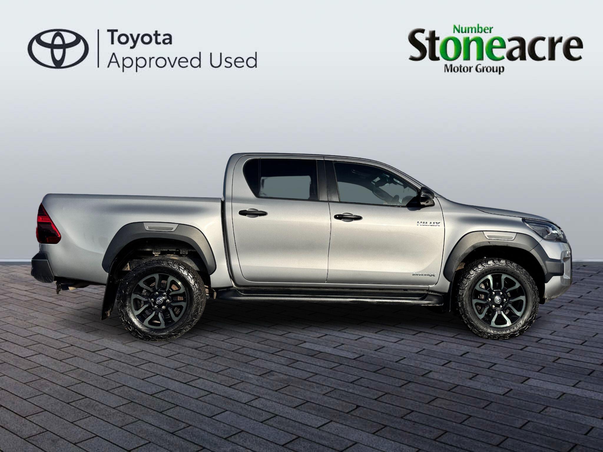 Toyota Hilux Image 2