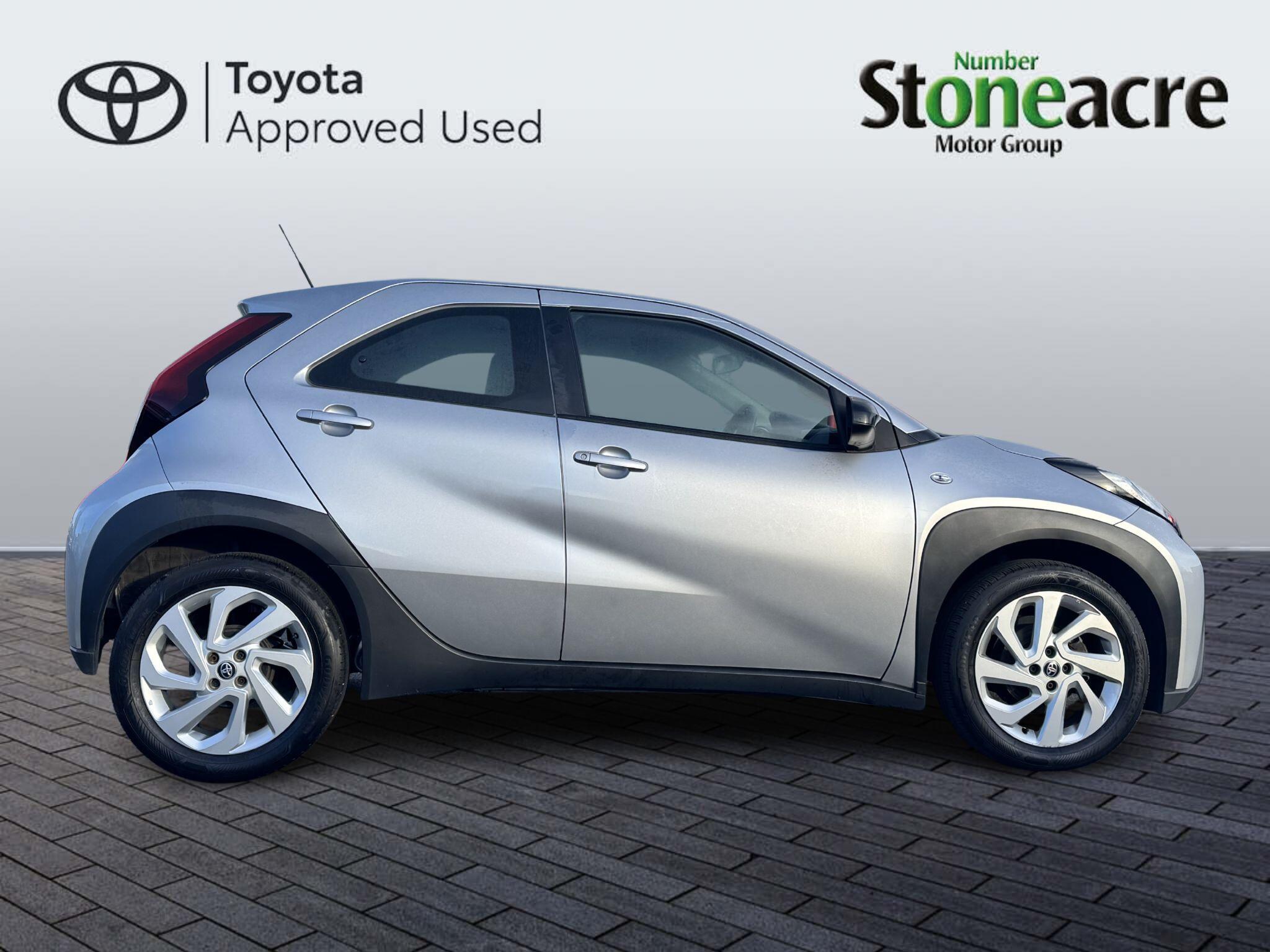 Toyota Aygo X 1.0 VVT-i Pure 5dr FX72YNF Image 2