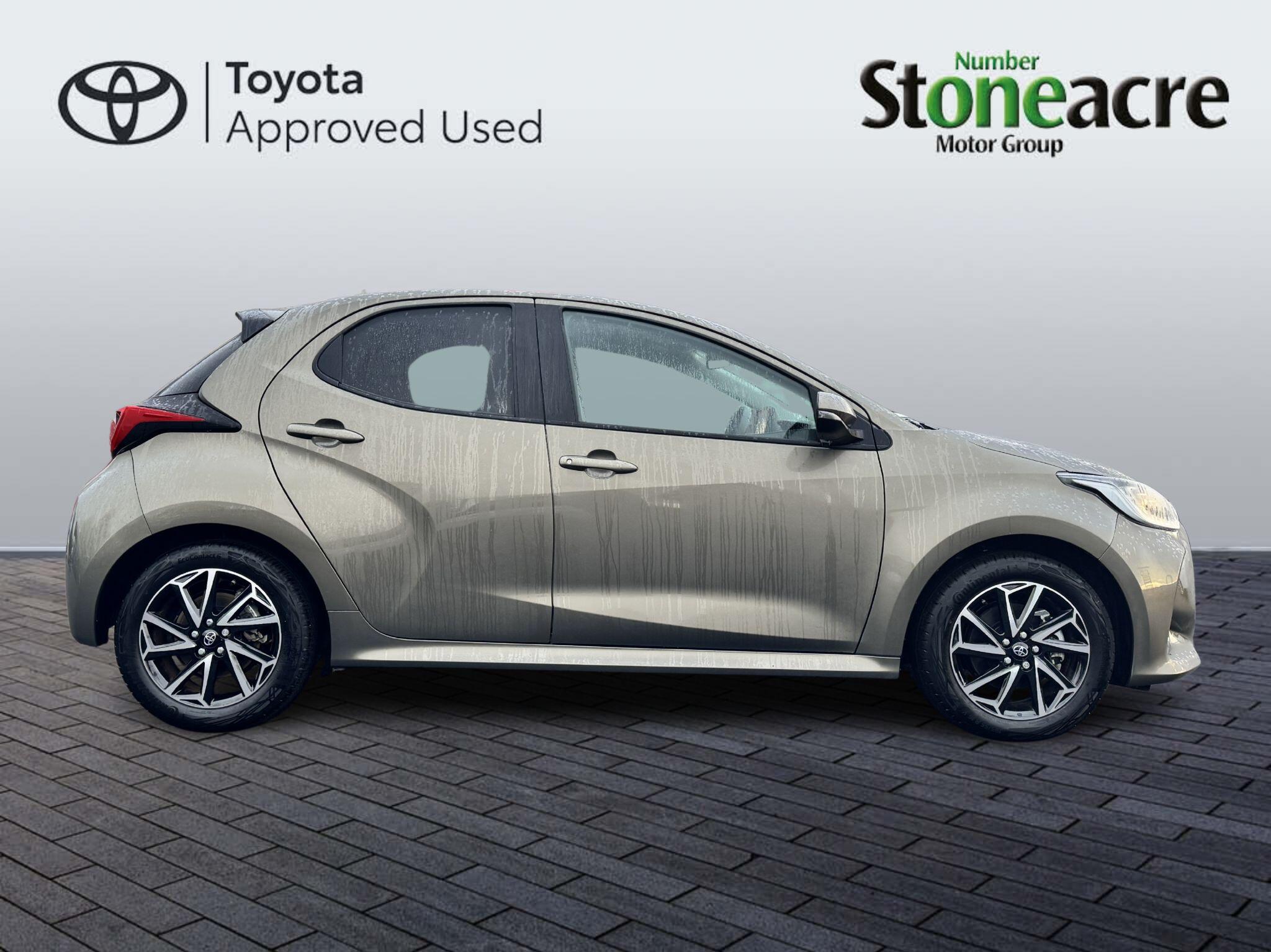 Toyota Yaris Image 2