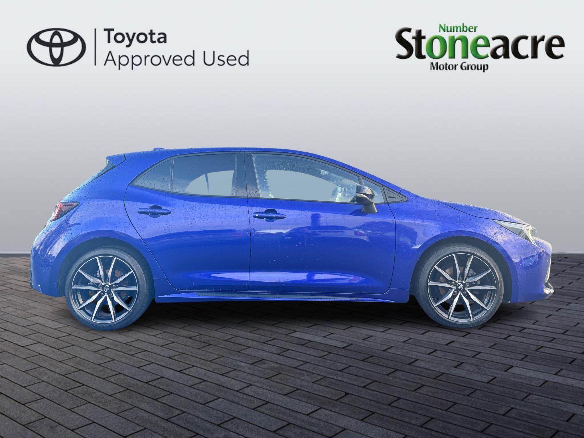 Toyota Corolla Hatchback Image 2